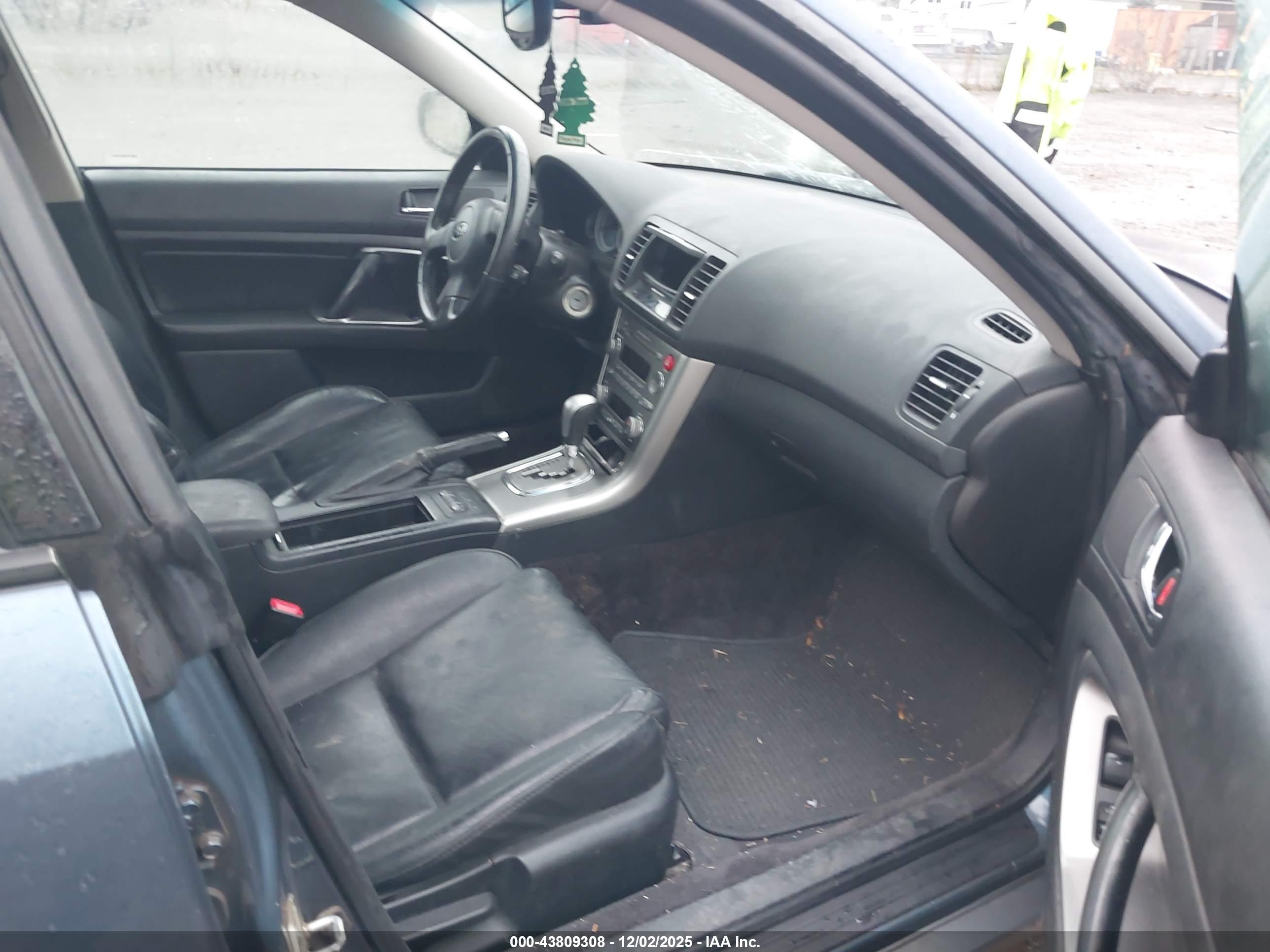 SUBARU OUTBACK image 5