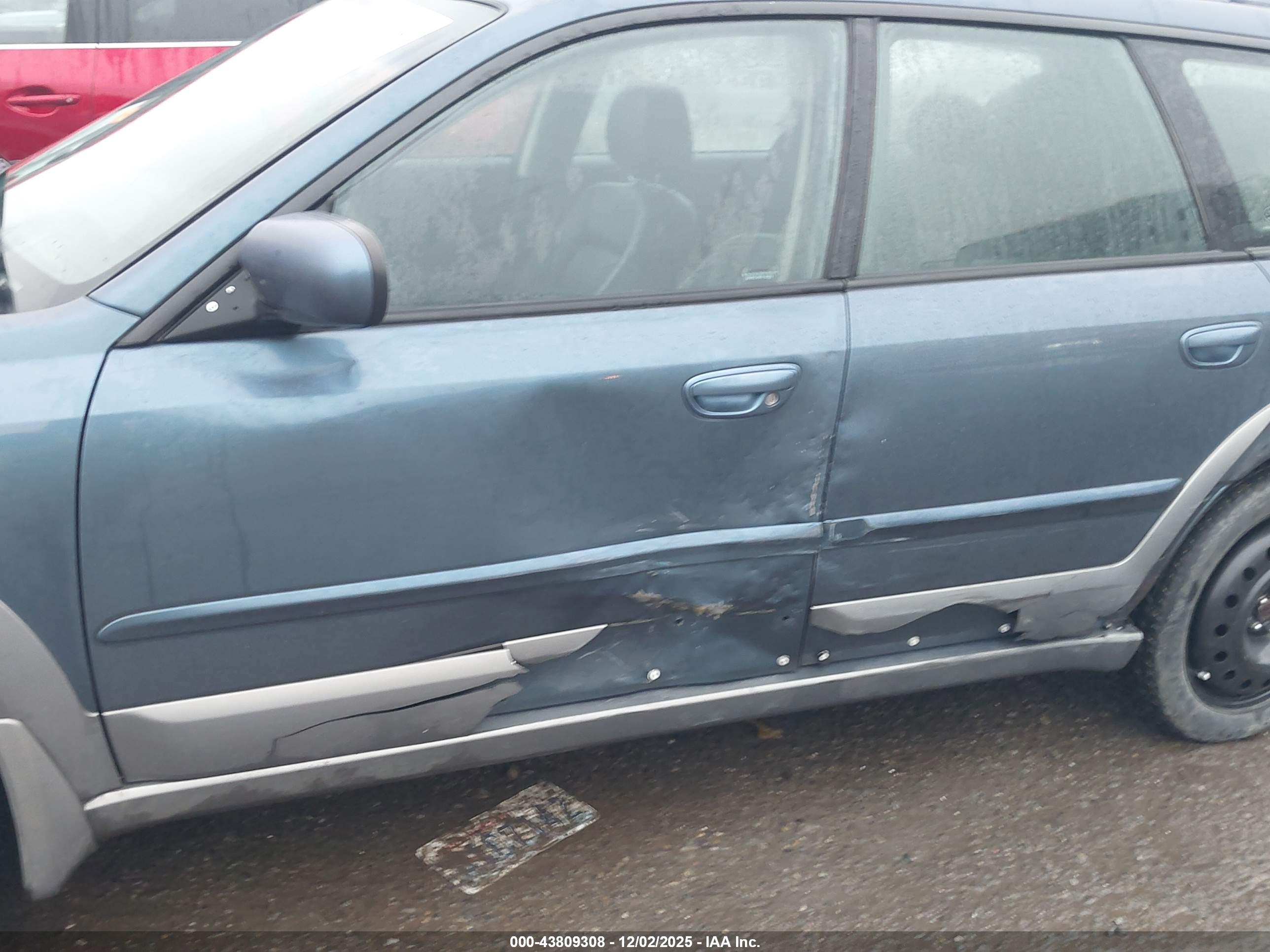 SUBARU OUTBACK image 6