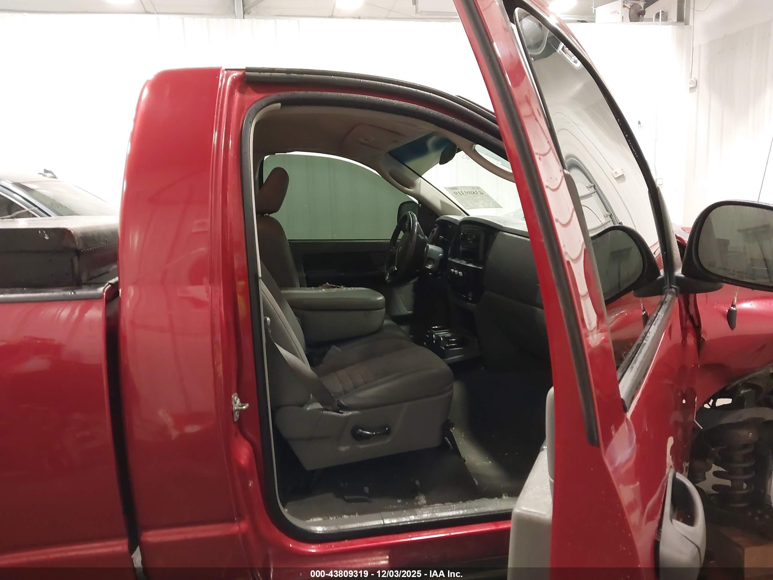 DODGE RAM image 5