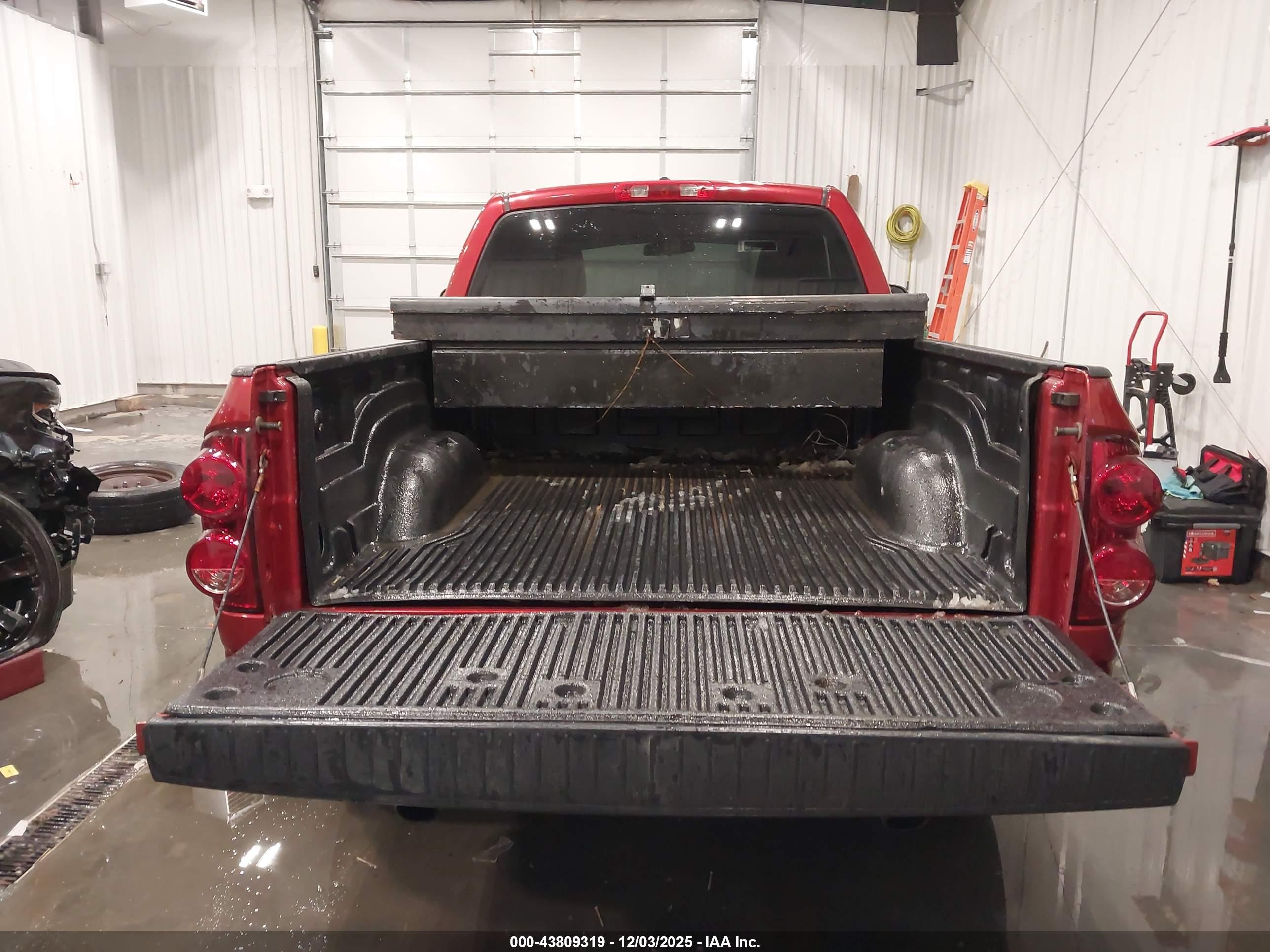 DODGE RAM image 8
