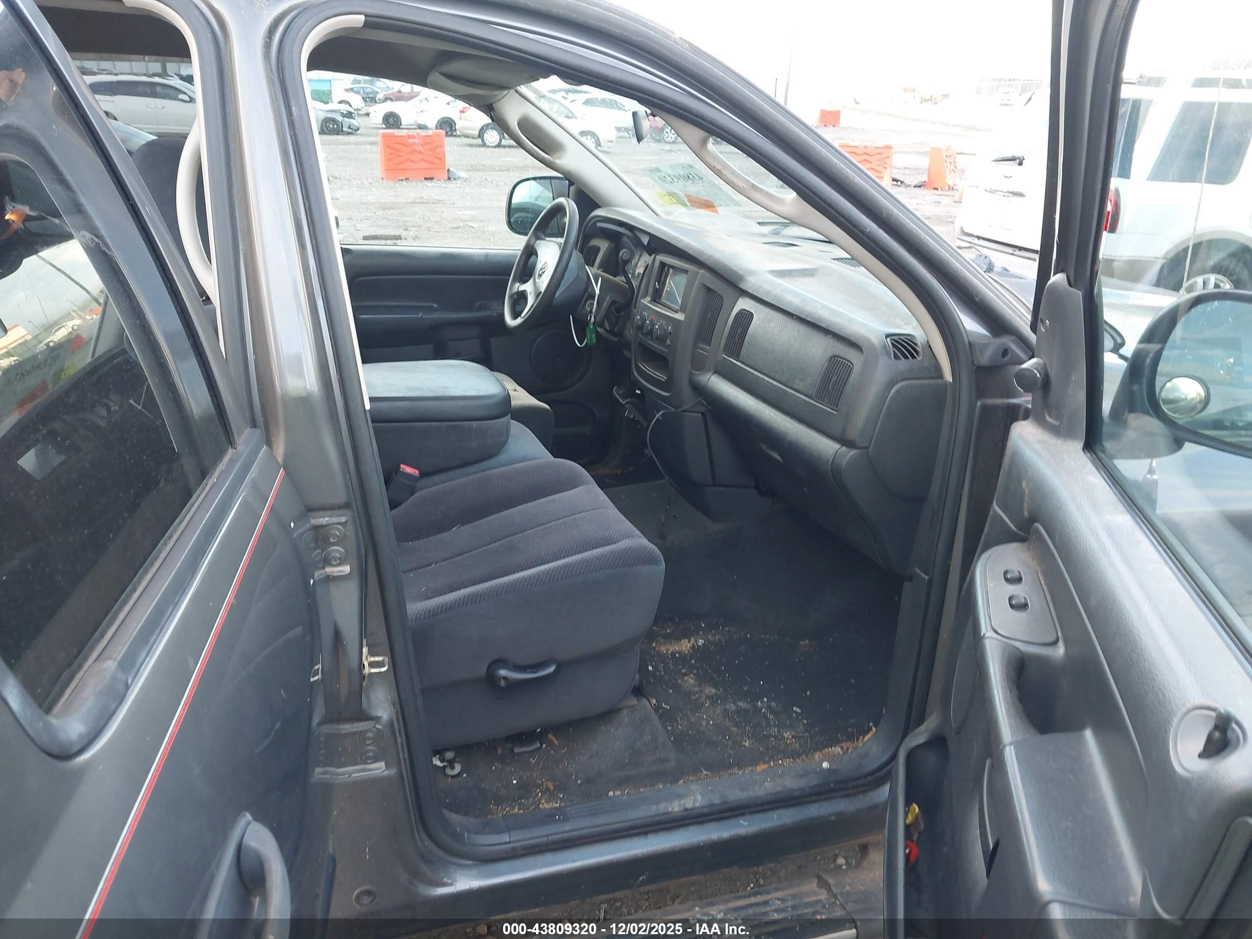 DODGE RAM image 5