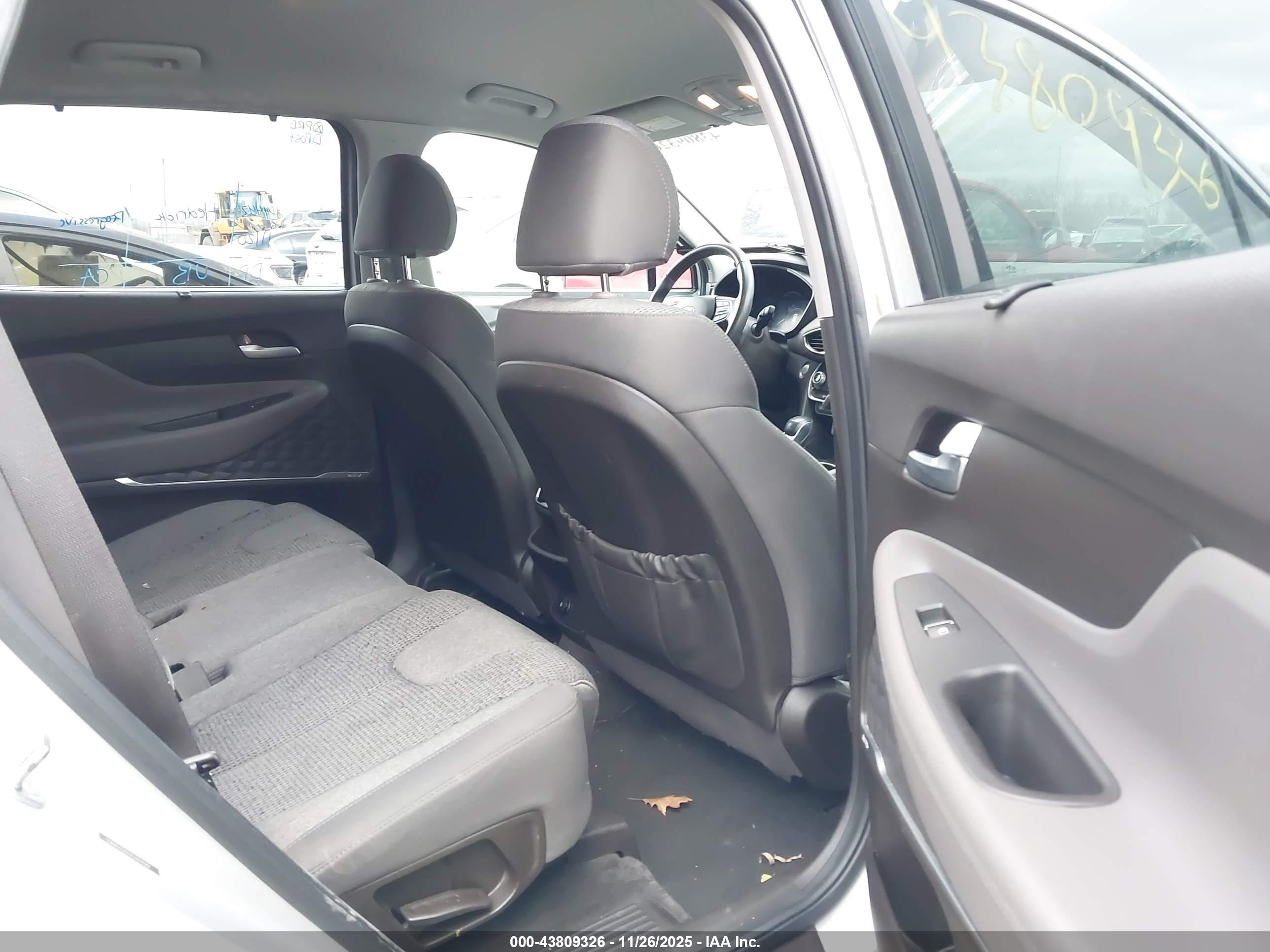 HYUNDAI SANTA image 8