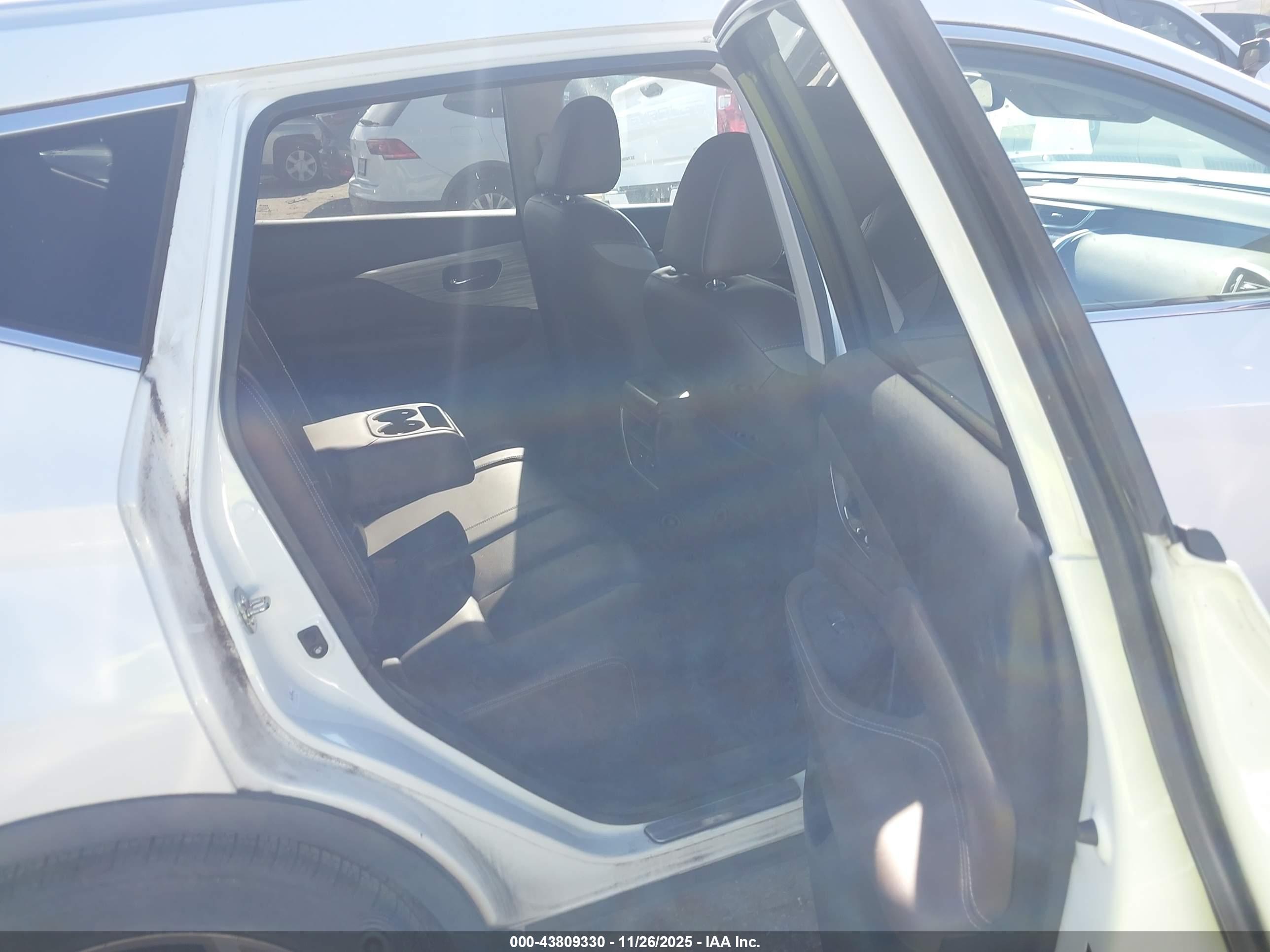 NISSAN MURANO image 8
