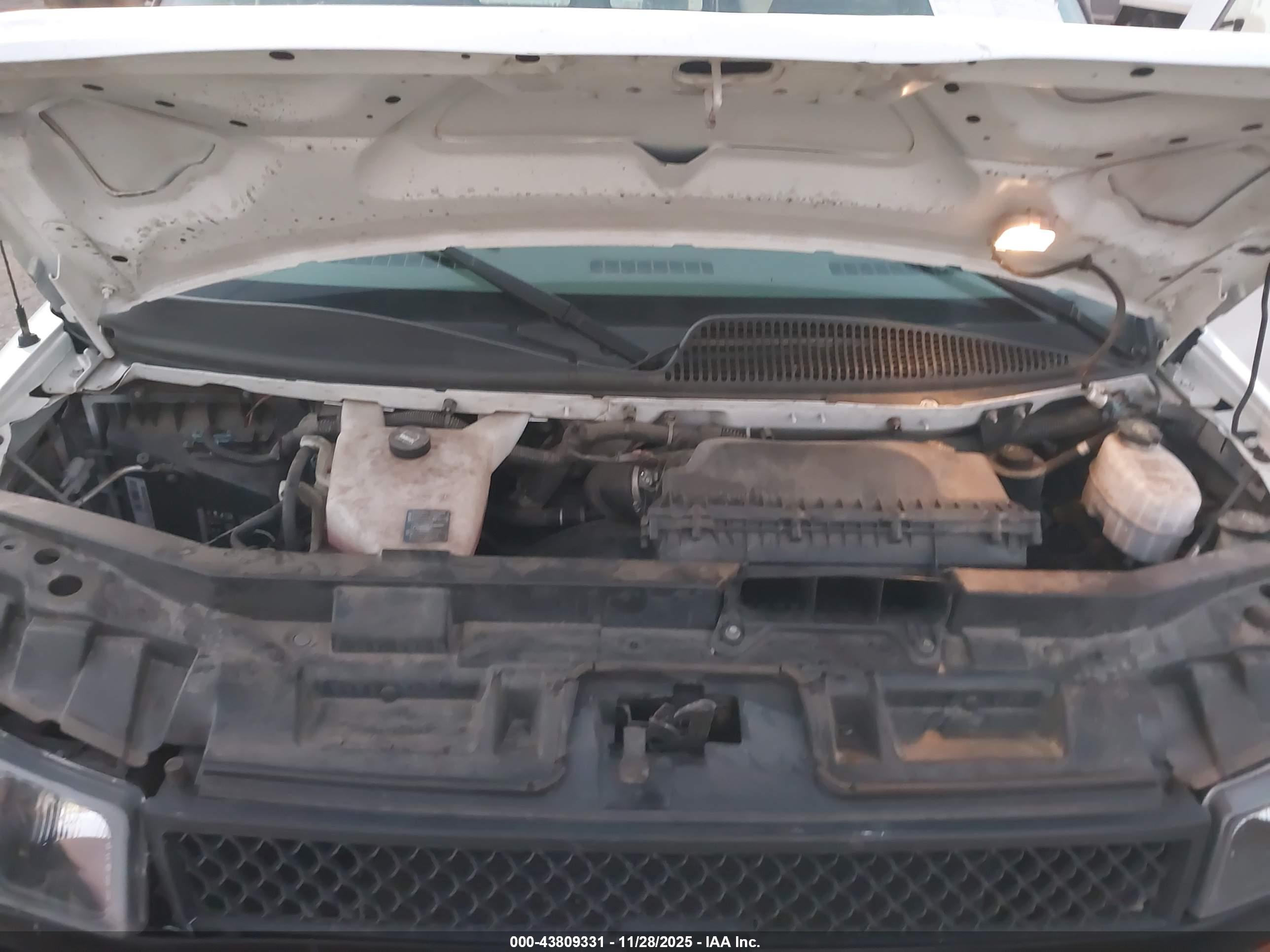 CHEVROLET EXPRESS image 10