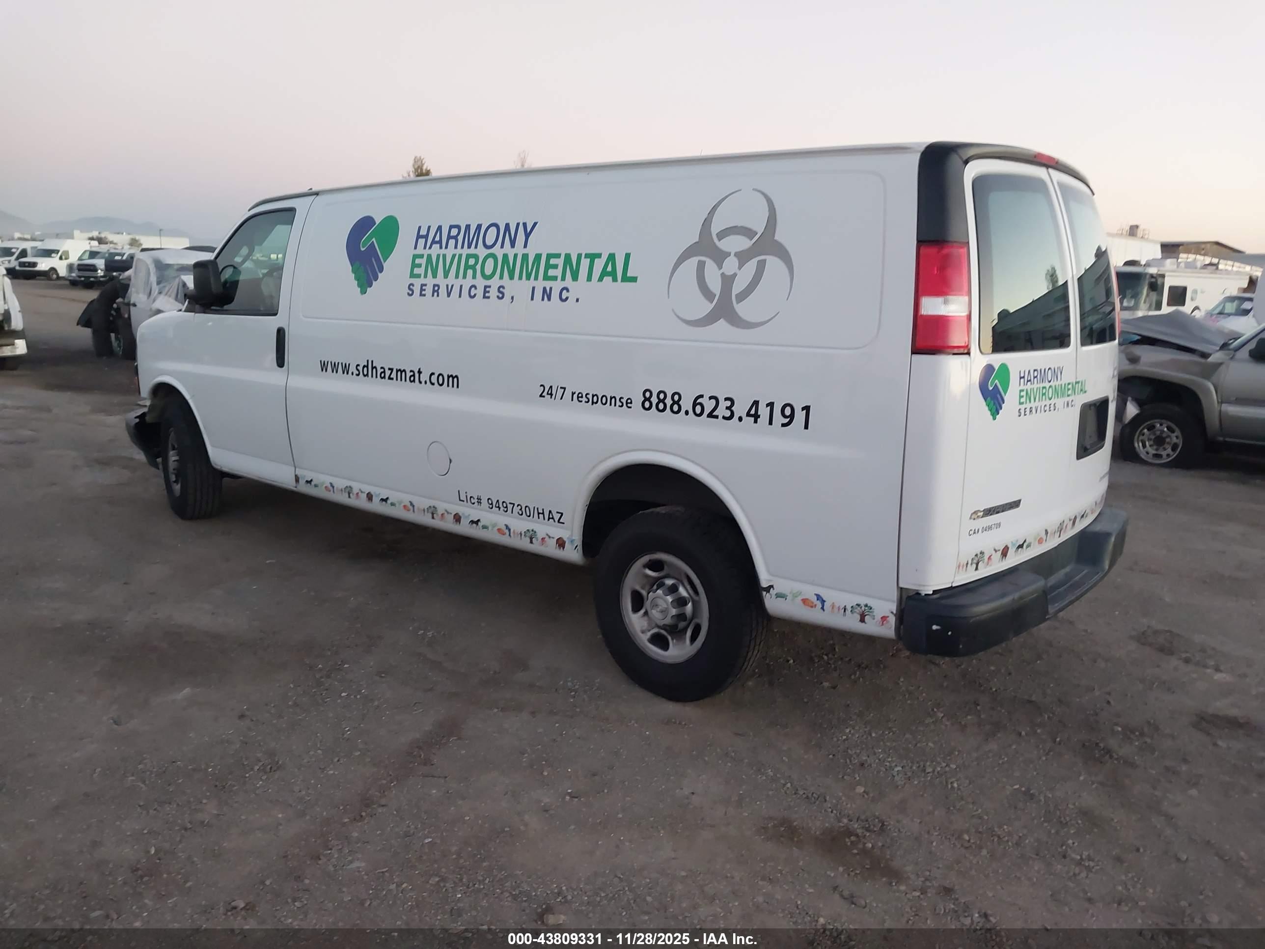CHEVROLET EXPRESS image 3