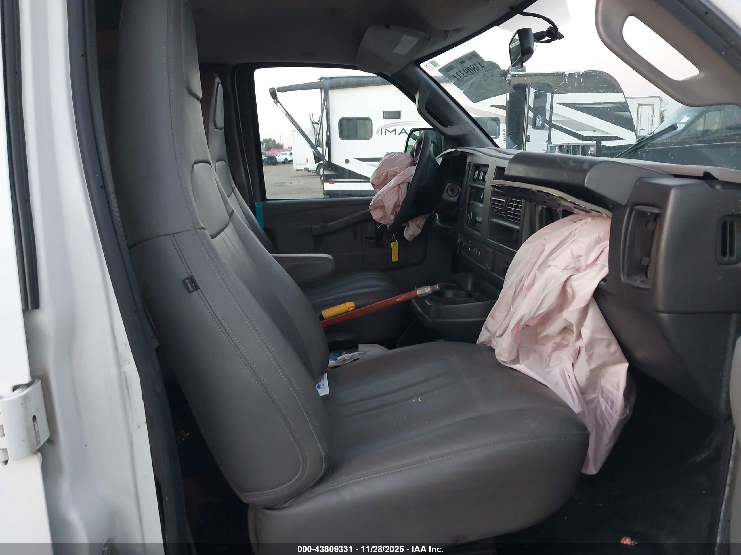 CHEVROLET EXPRESS image 5