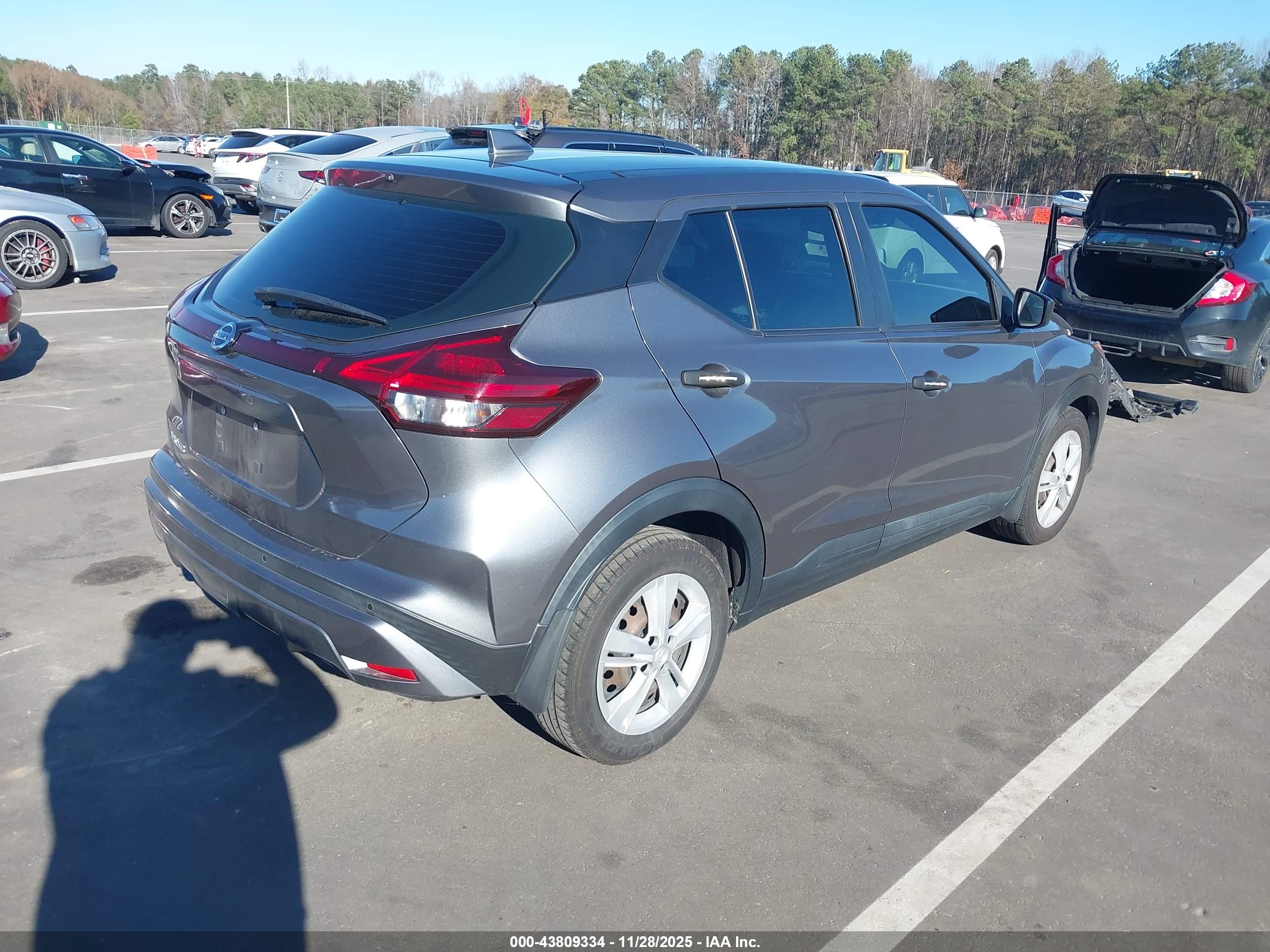 NISSAN KICKS image 4