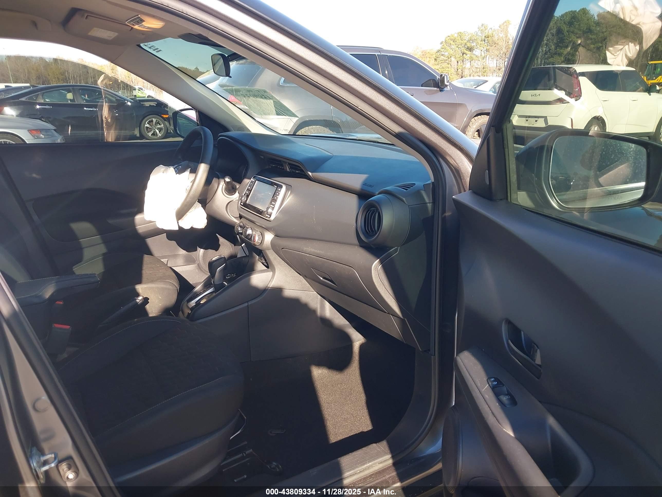 NISSAN KICKS image 5