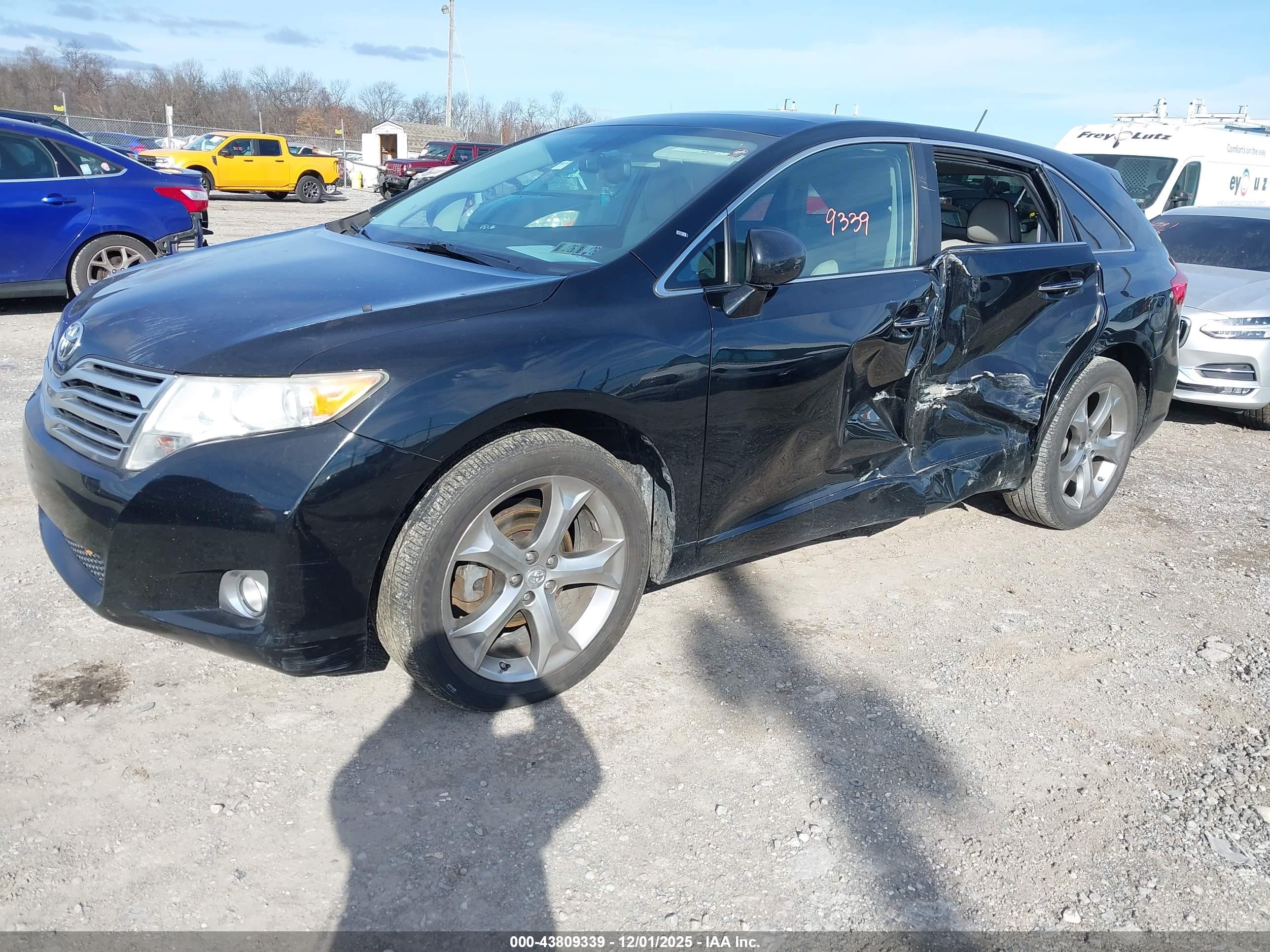 TOYOTA VENZA image 2