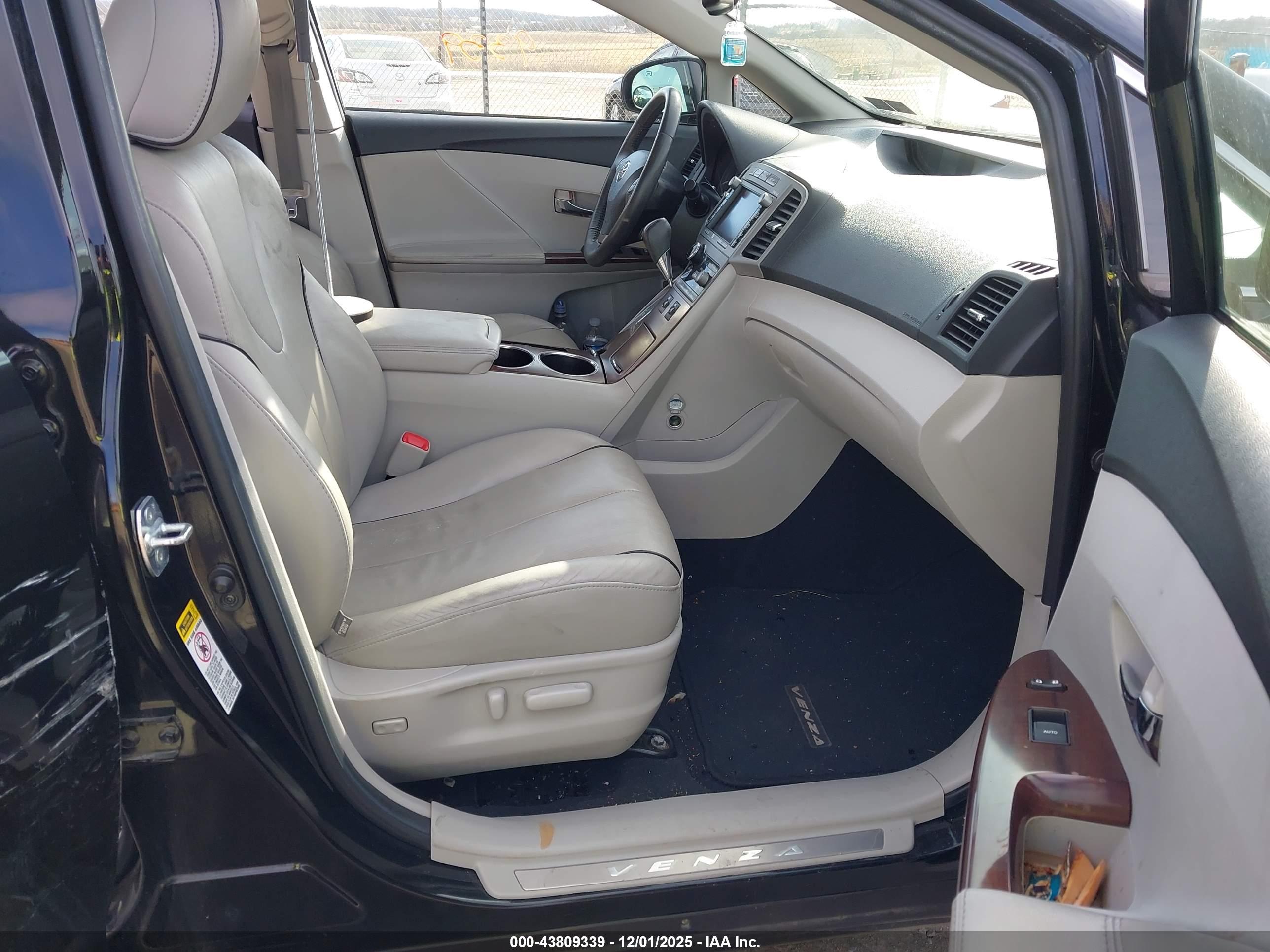 TOYOTA VENZA image 5