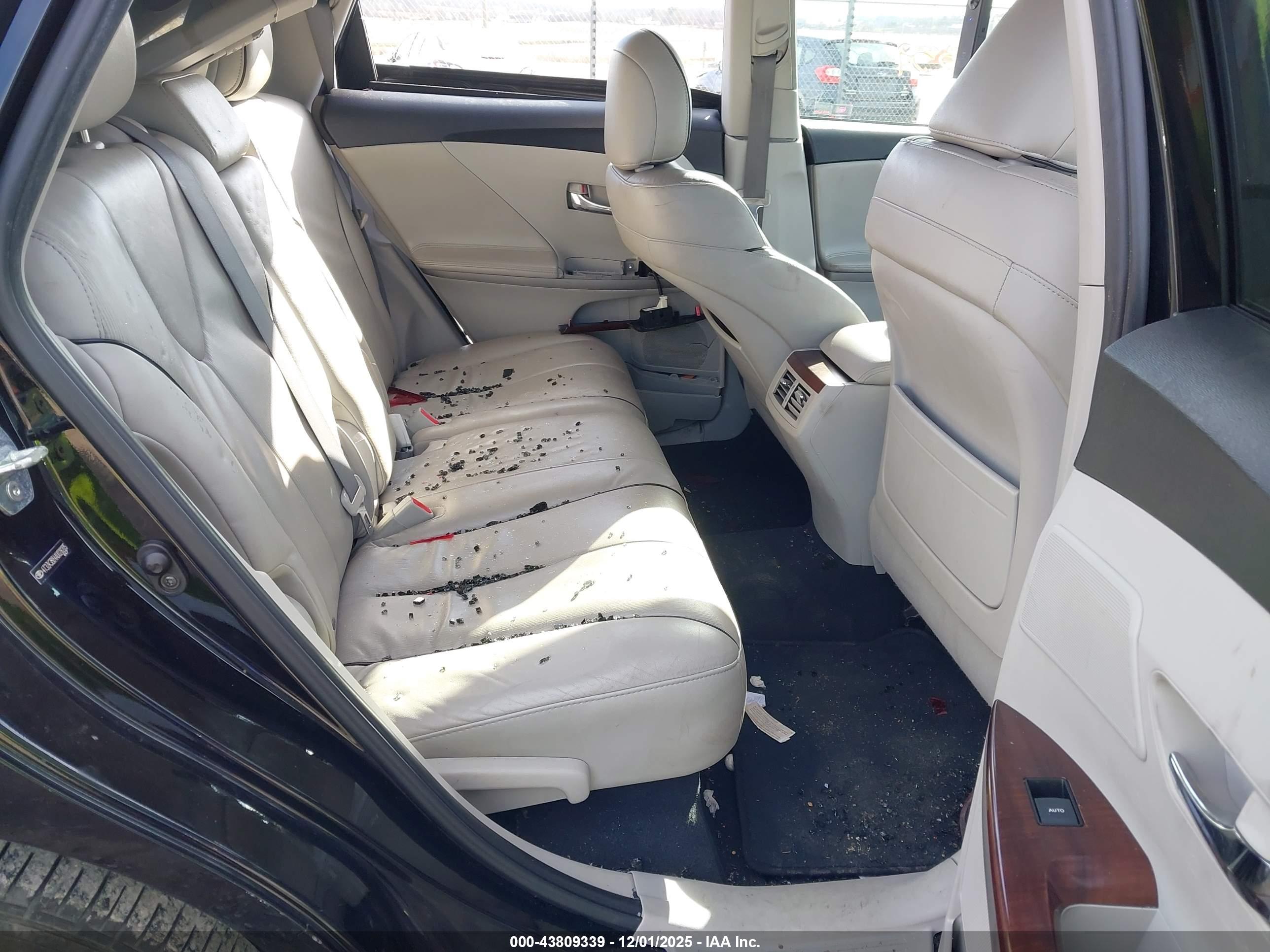 TOYOTA VENZA image 8