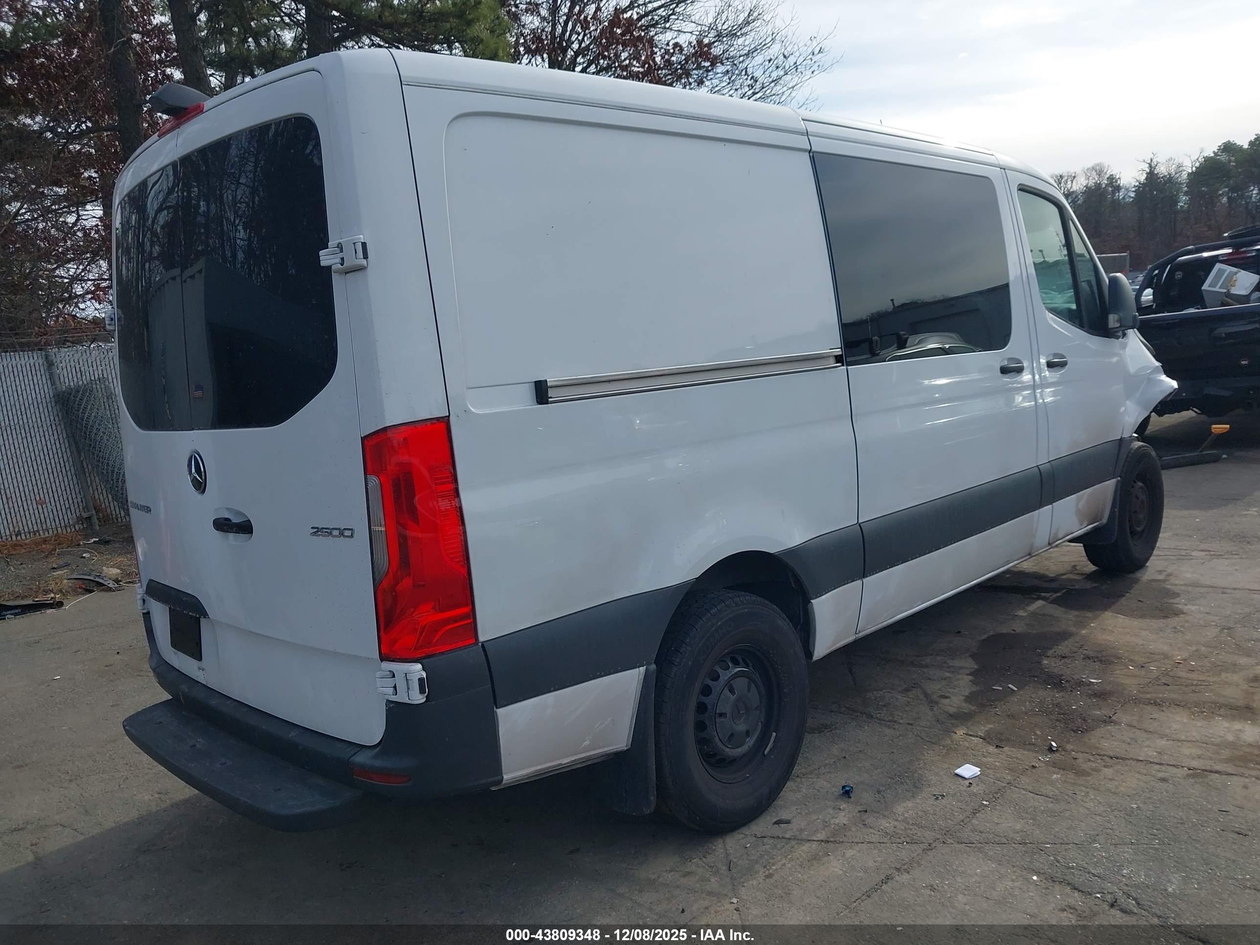 MERCEDES-BENZ SPRINTER image 4