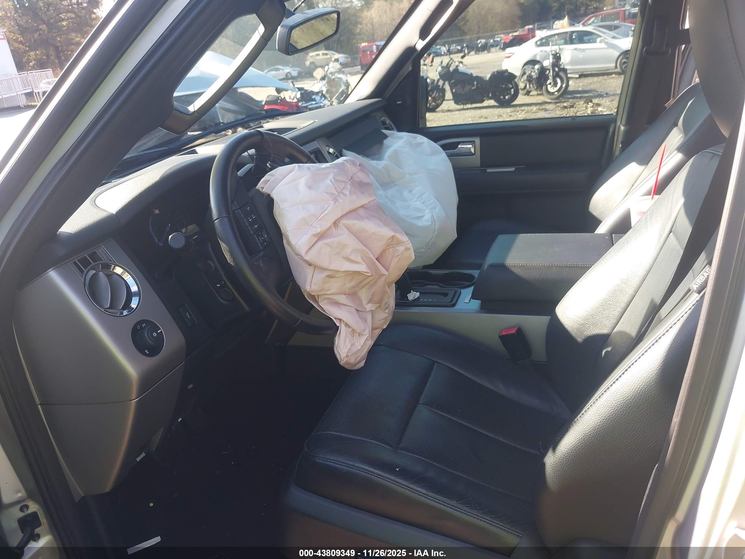 FORD EXPEDITION image 8