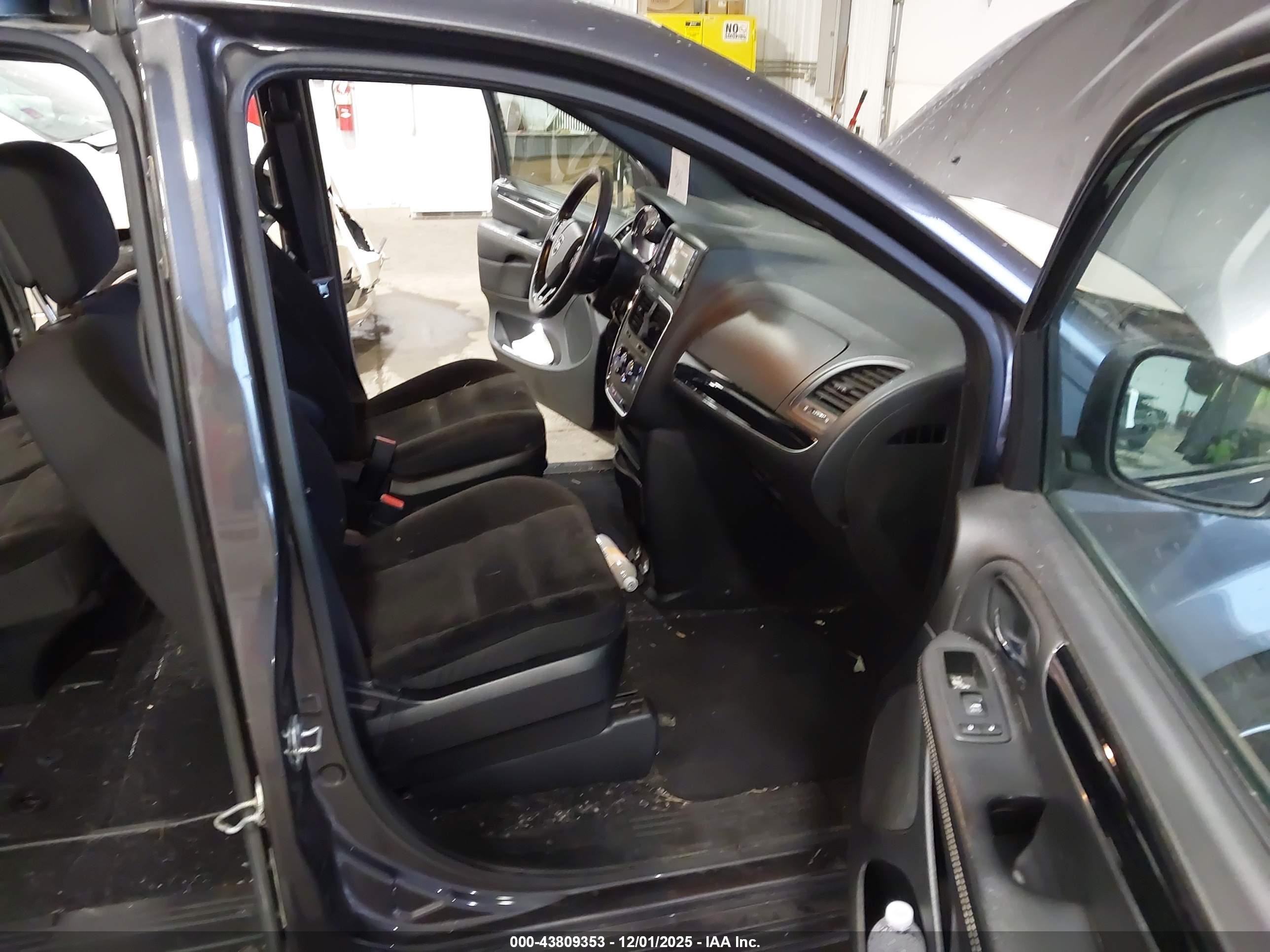 DODGE GRAND image 5
