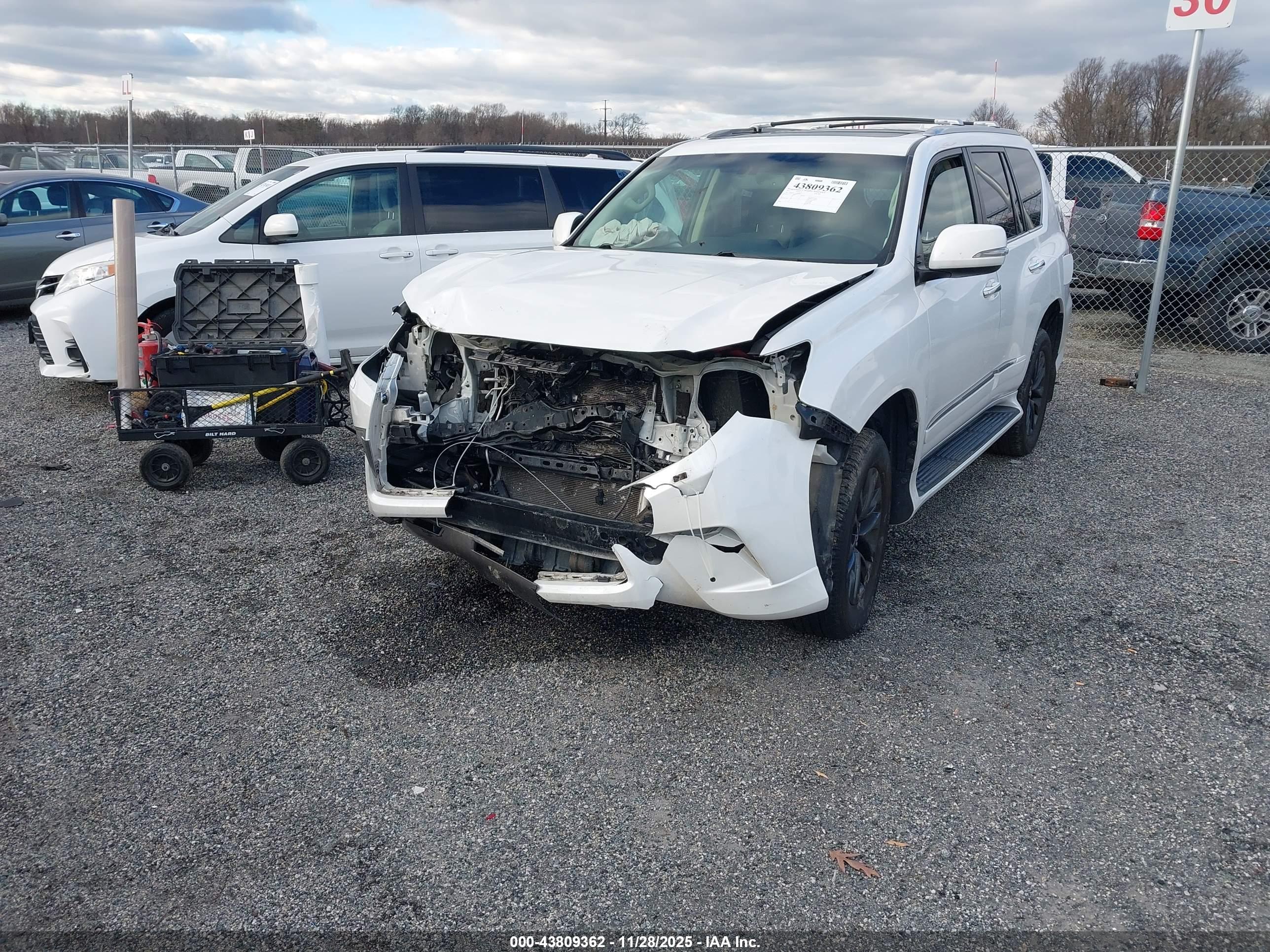 LEXUS GX image 2