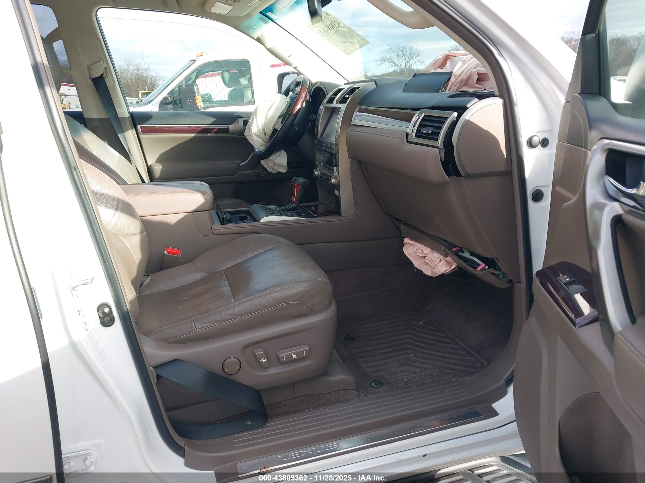 LEXUS GX image 5
