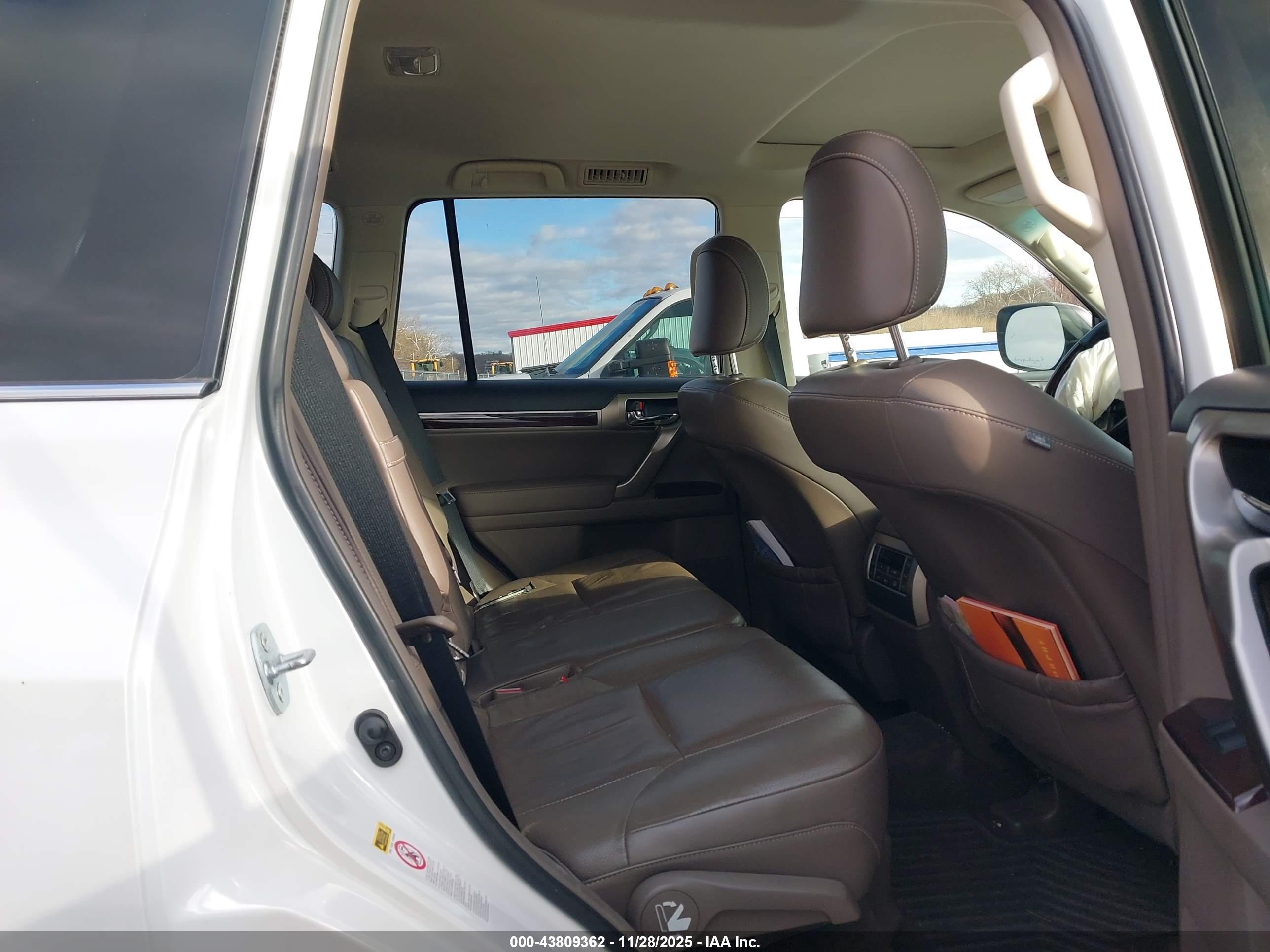 LEXUS GX image 8