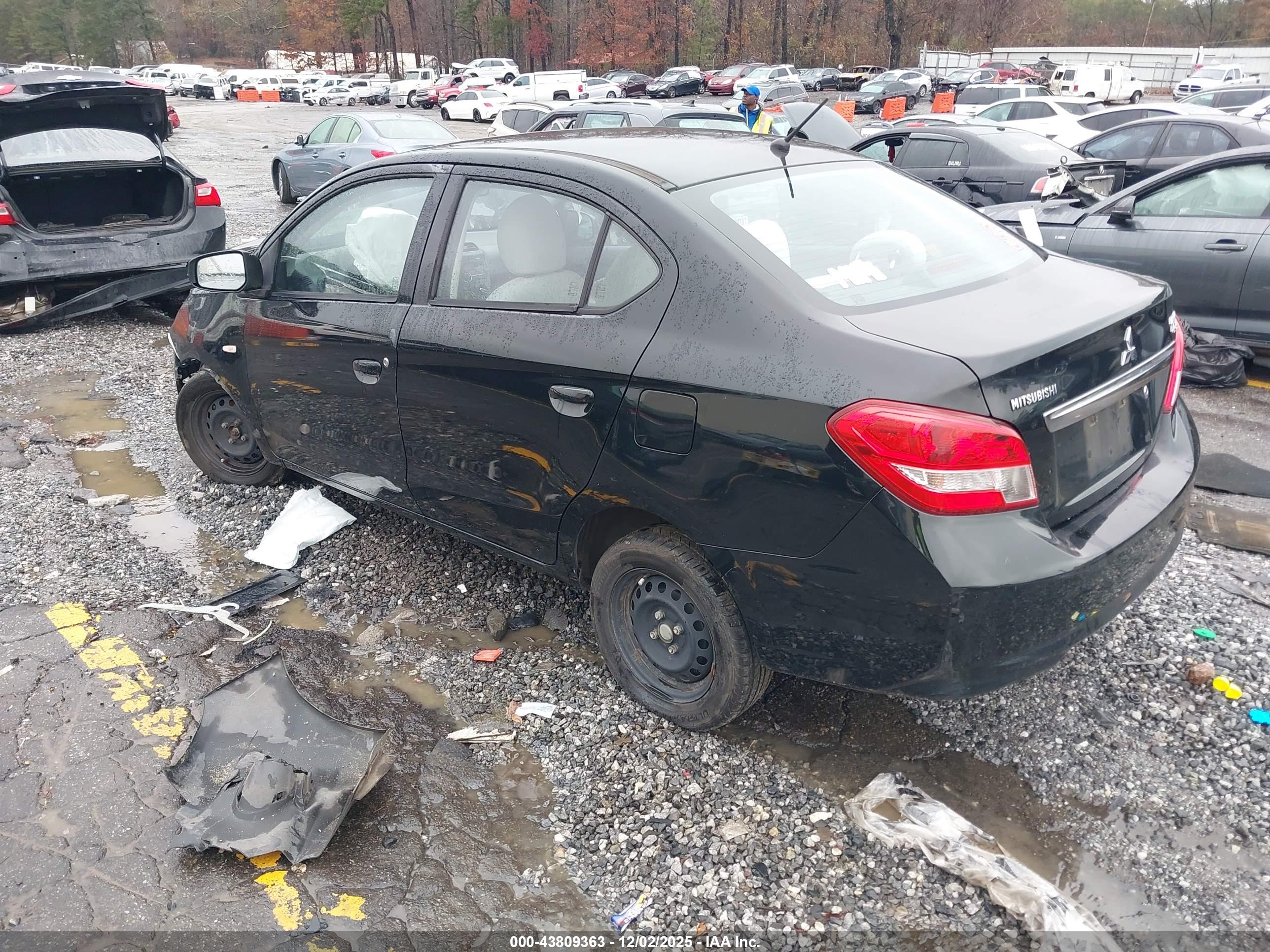 MITSUBISHI MIRAGE image 3