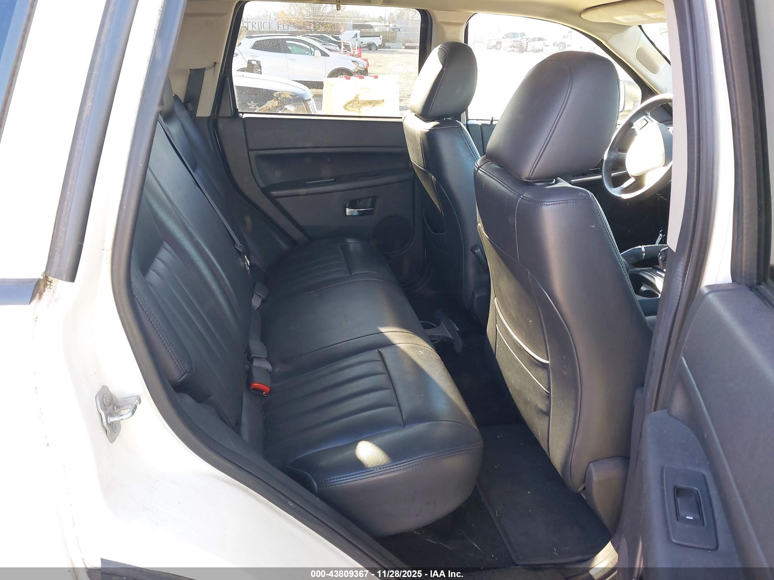 JEEP GRAND image 8