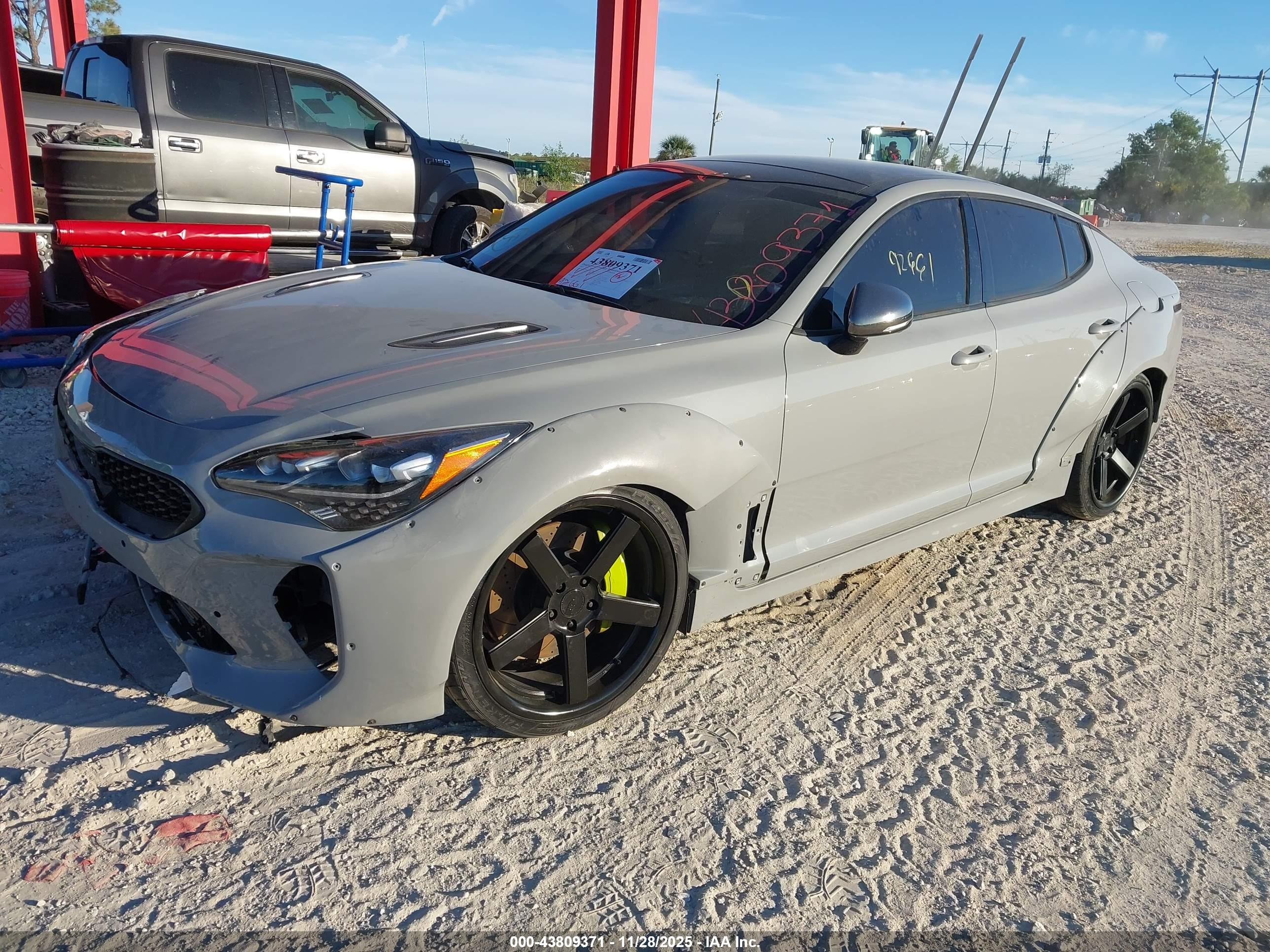 KIA STINGER image 2