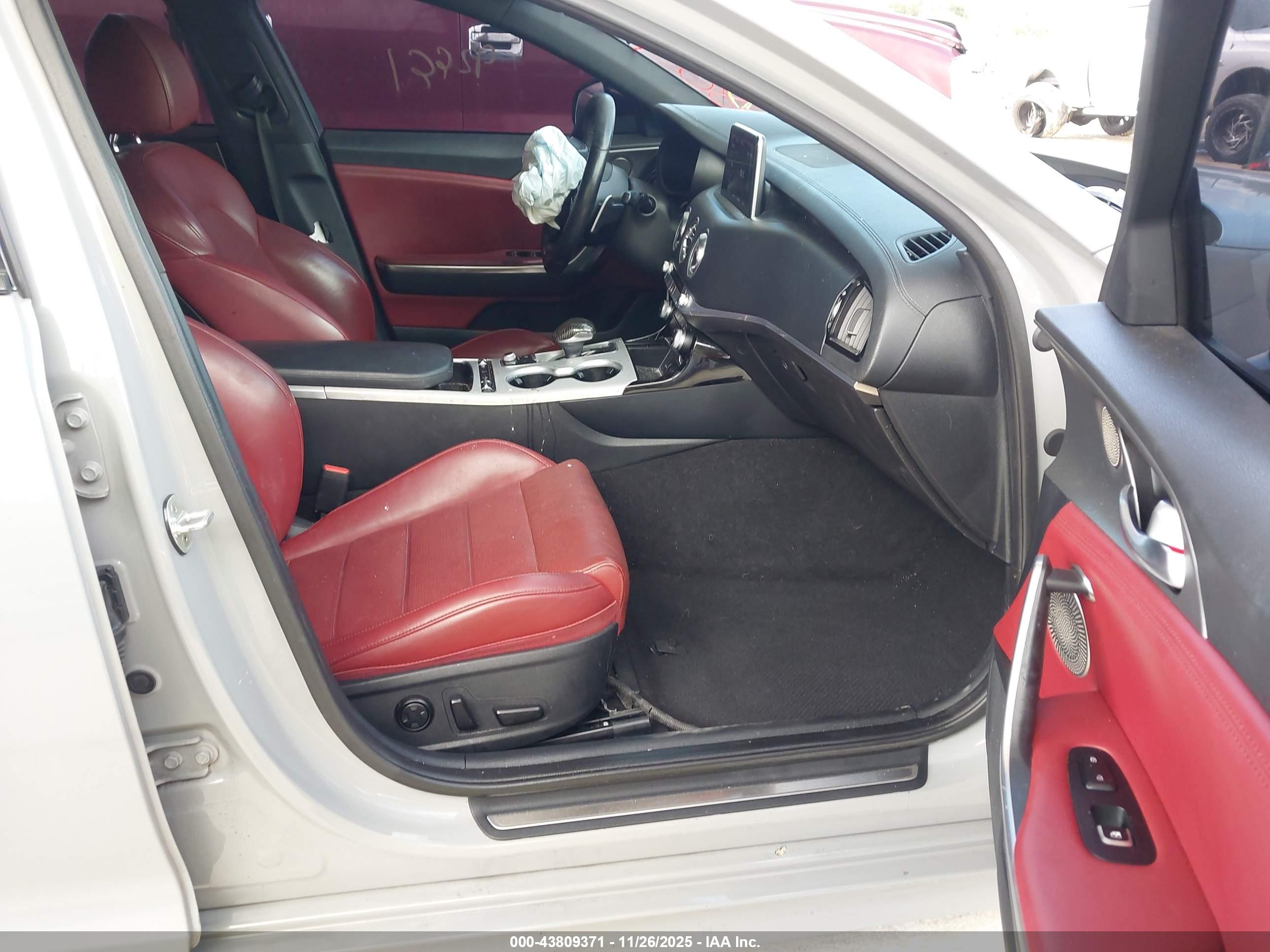 KIA STINGER image 5