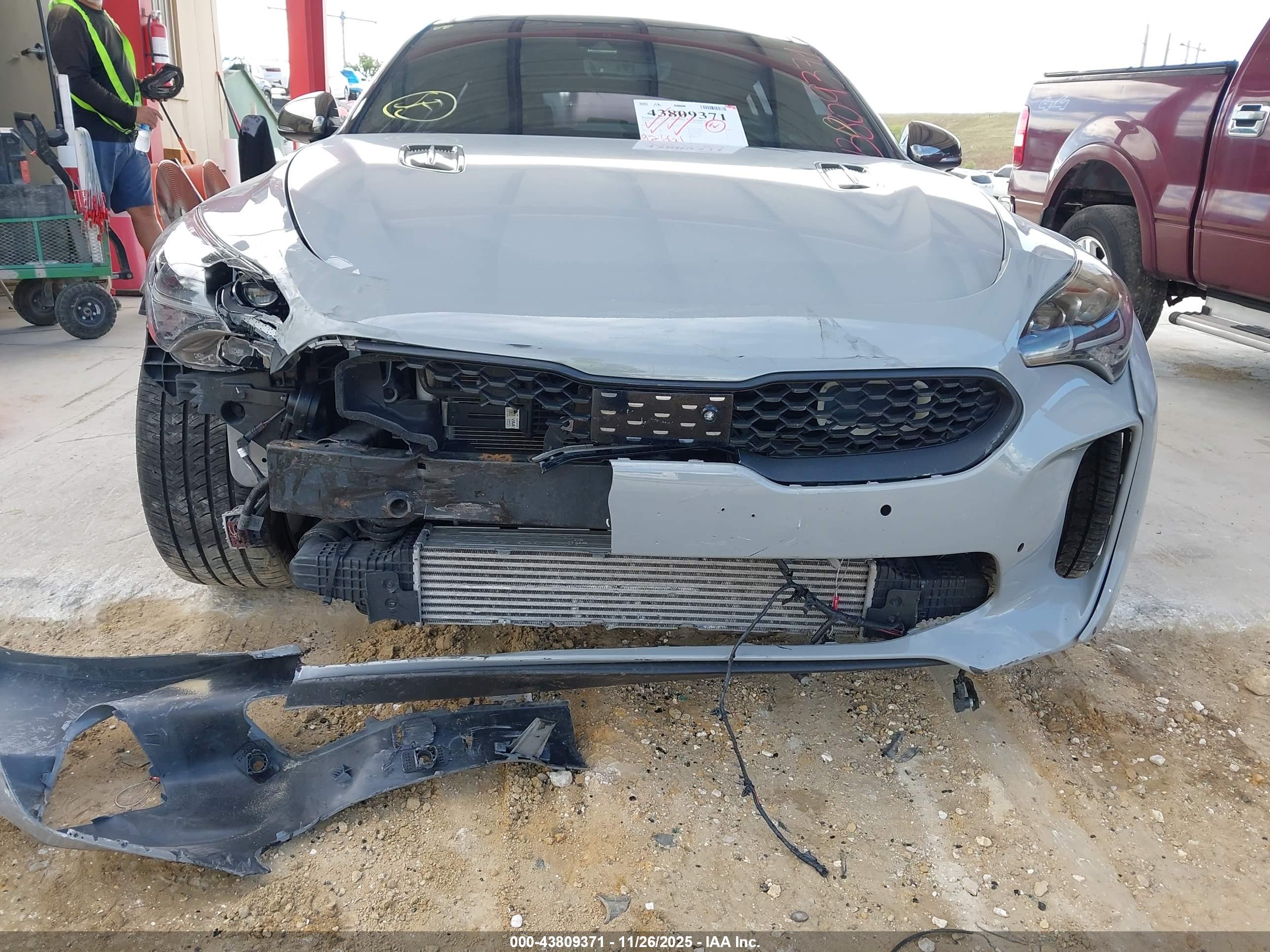 KIA STINGER image 6