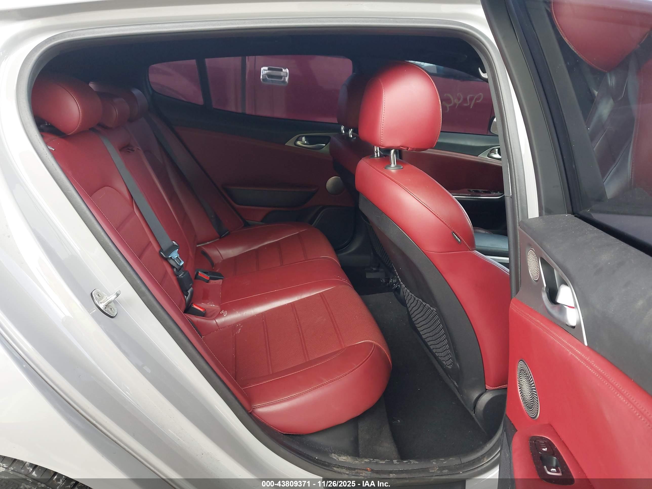 KIA STINGER image 8