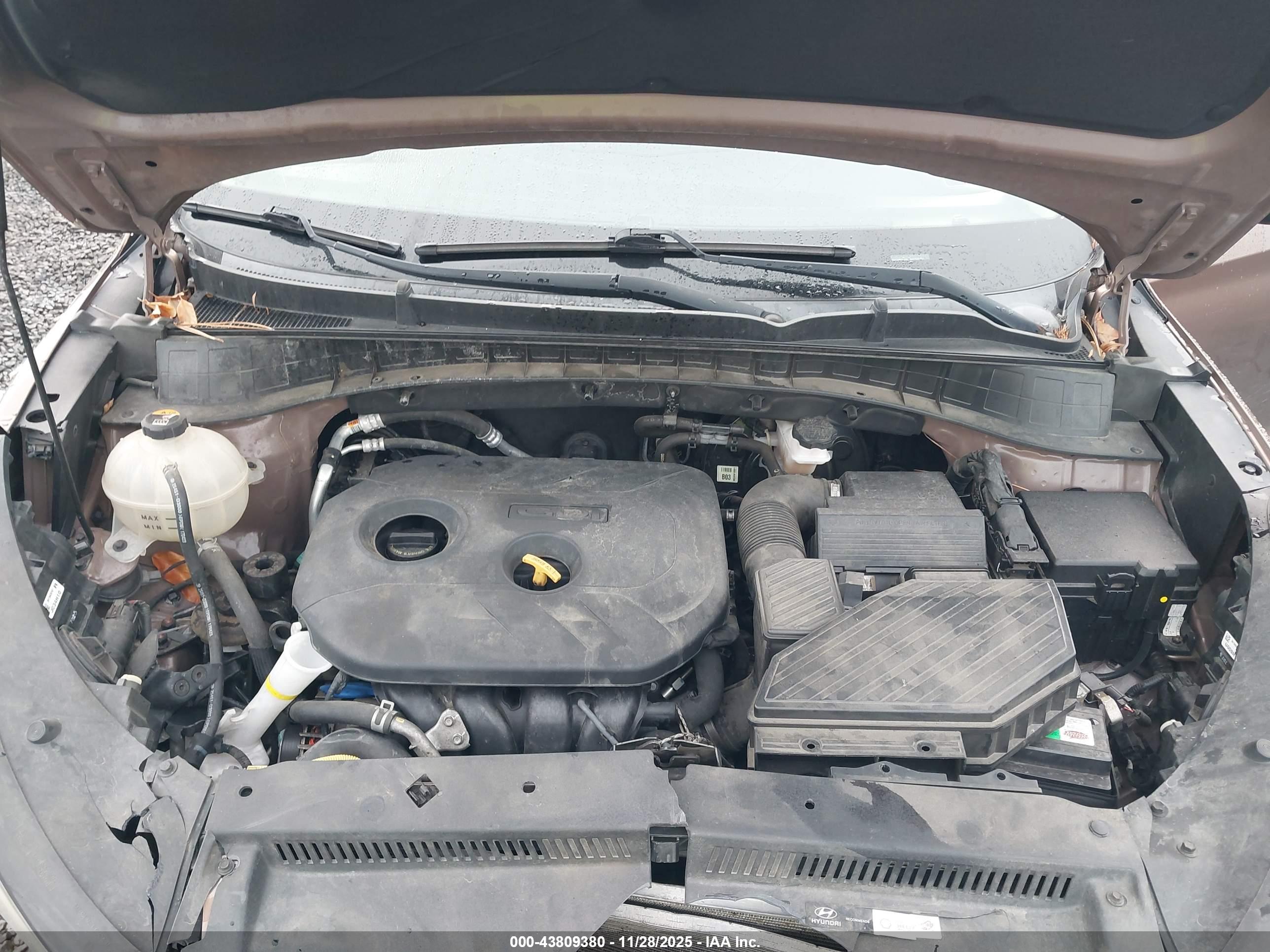 HYUNDAI TUCSON image 10