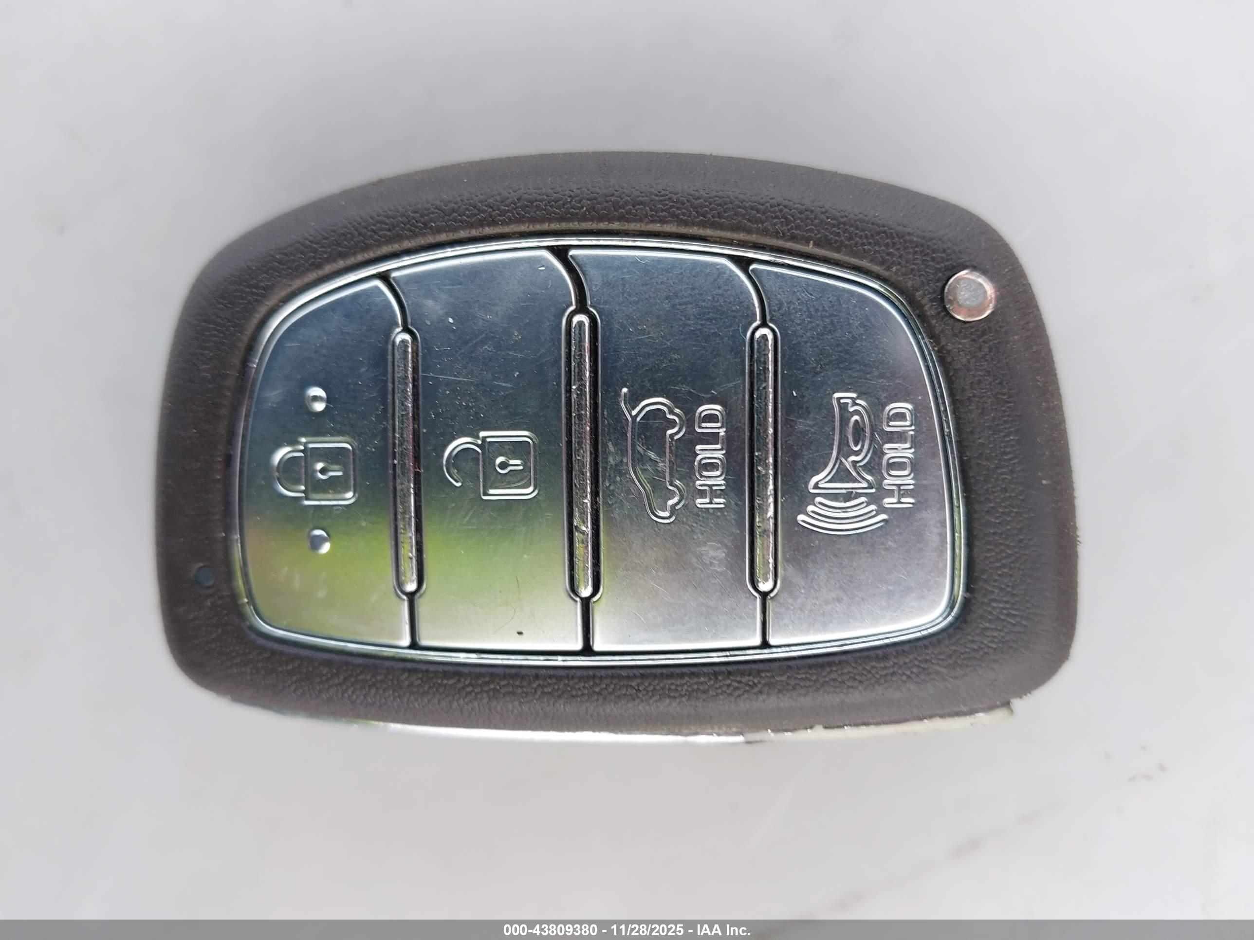 HYUNDAI TUCSON image 11