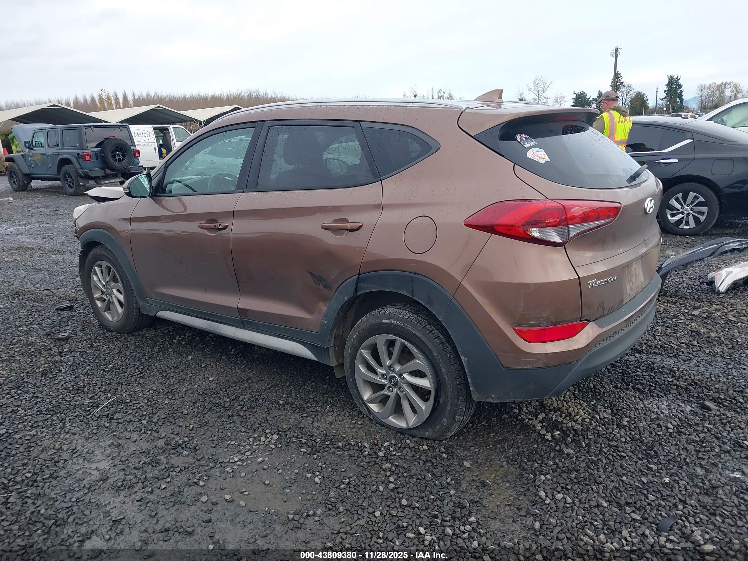 HYUNDAI TUCSON image 3