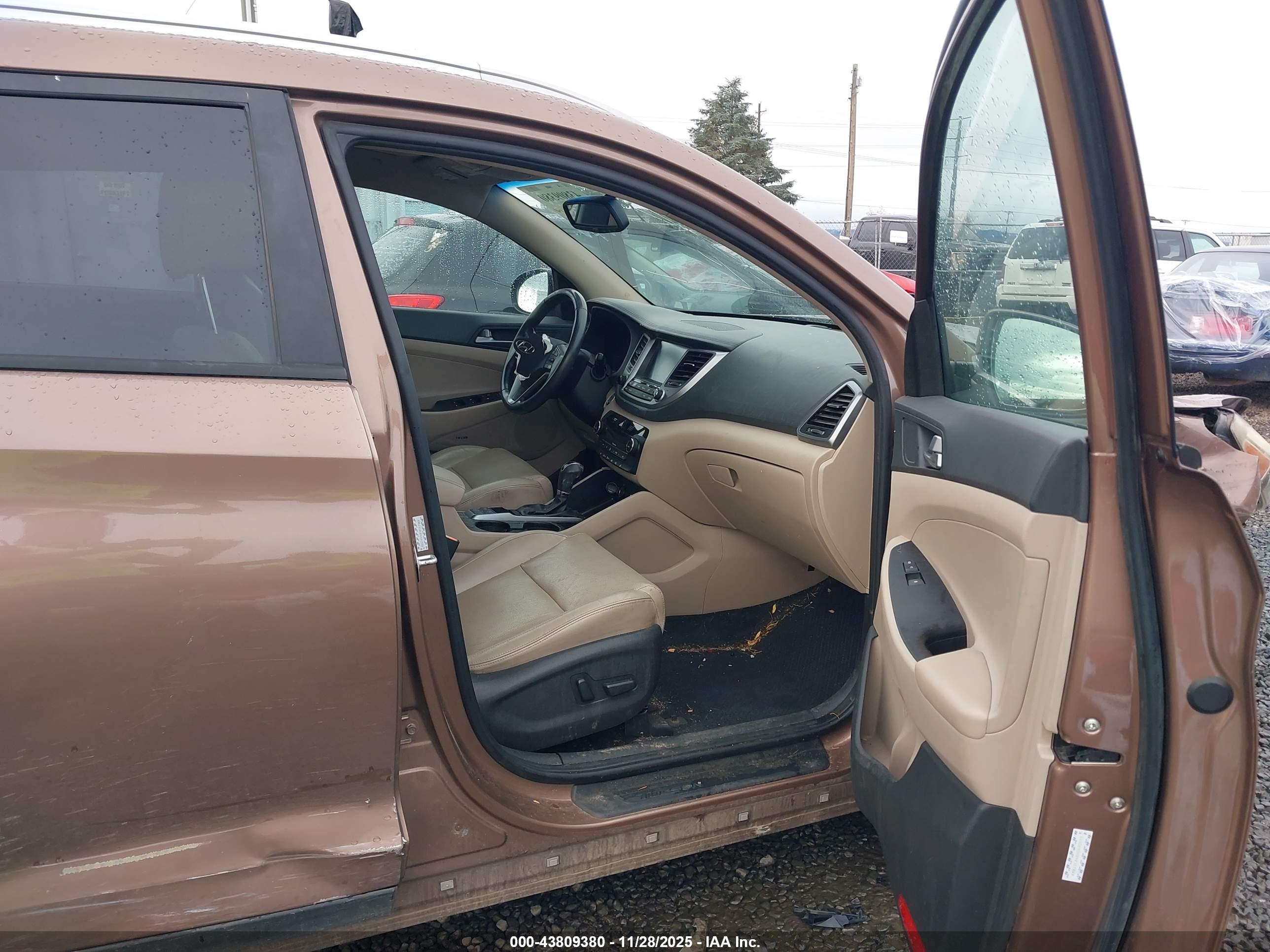 HYUNDAI TUCSON image 5