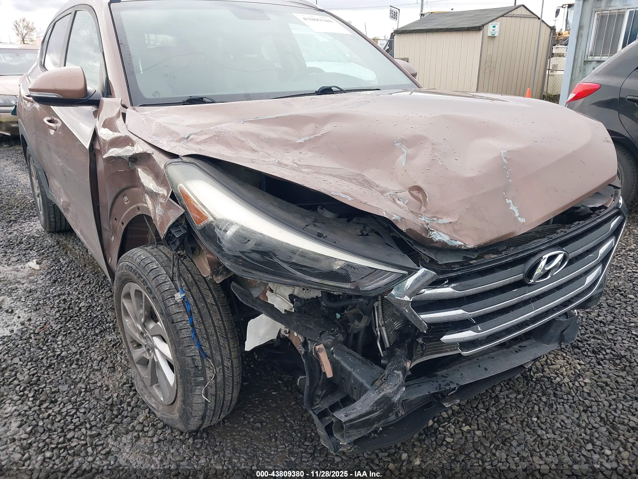 HYUNDAI TUCSON image 6