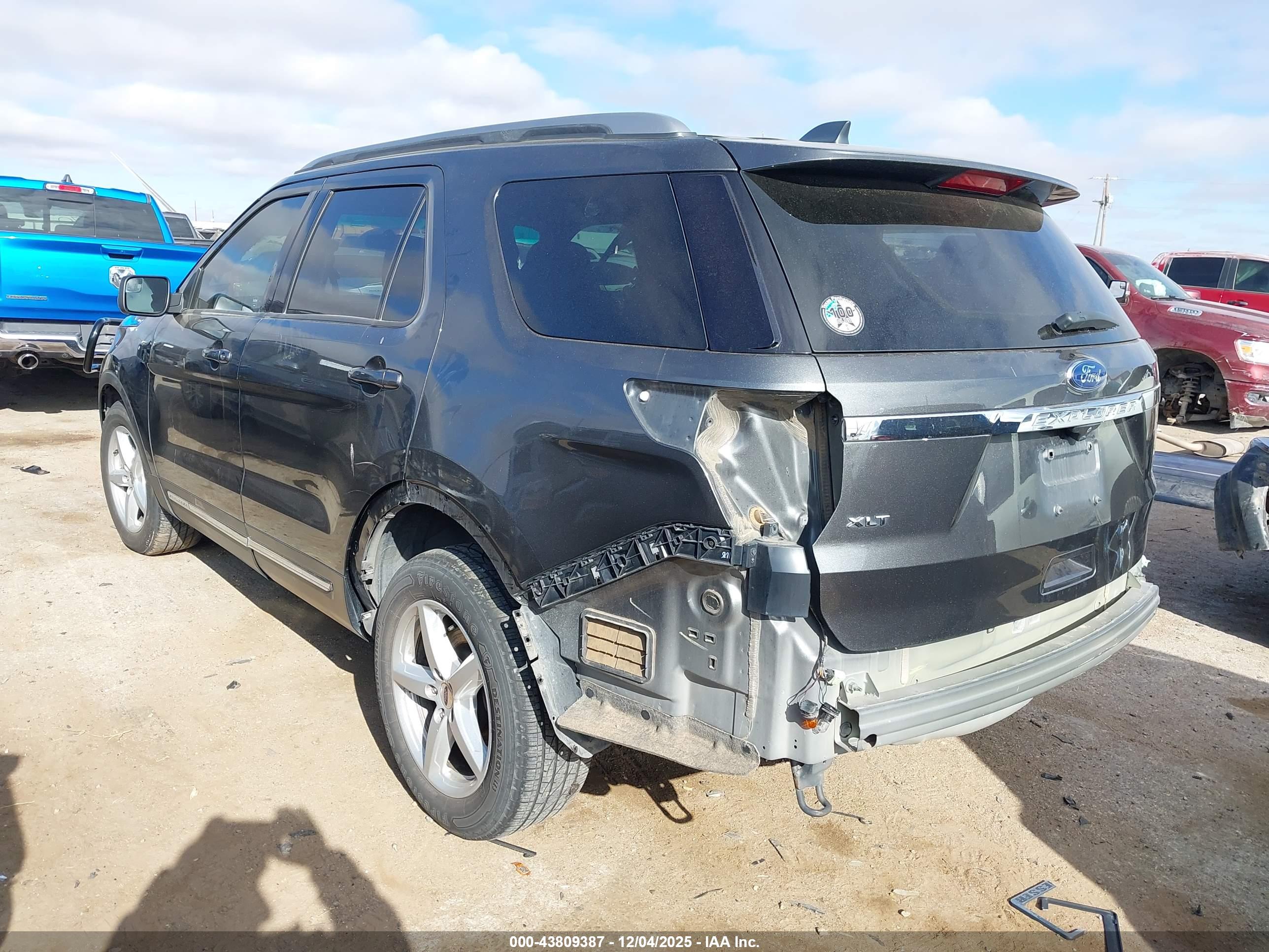 FORD EXPLORER image 3