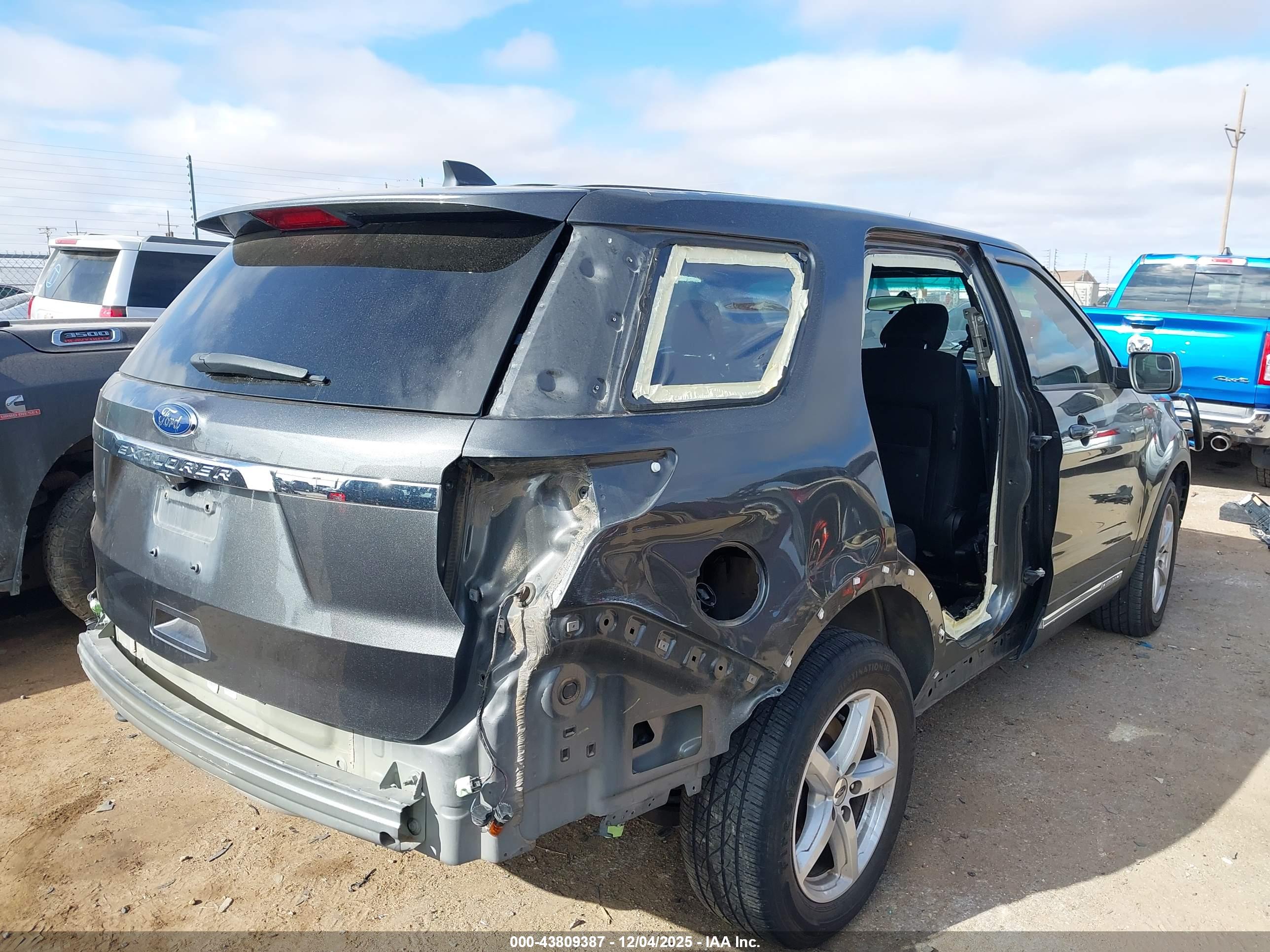 FORD EXPLORER image 4