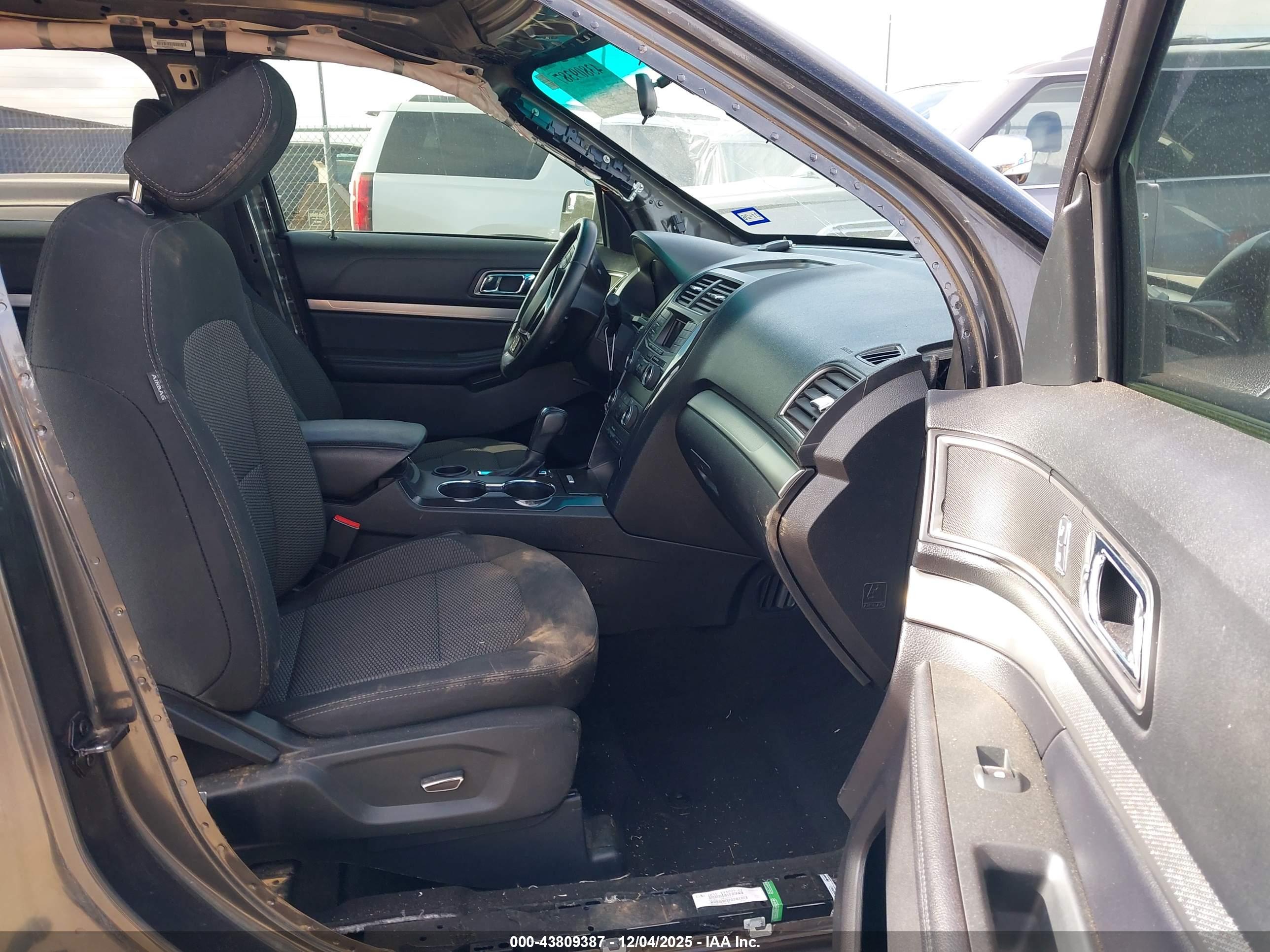 FORD EXPLORER image 5