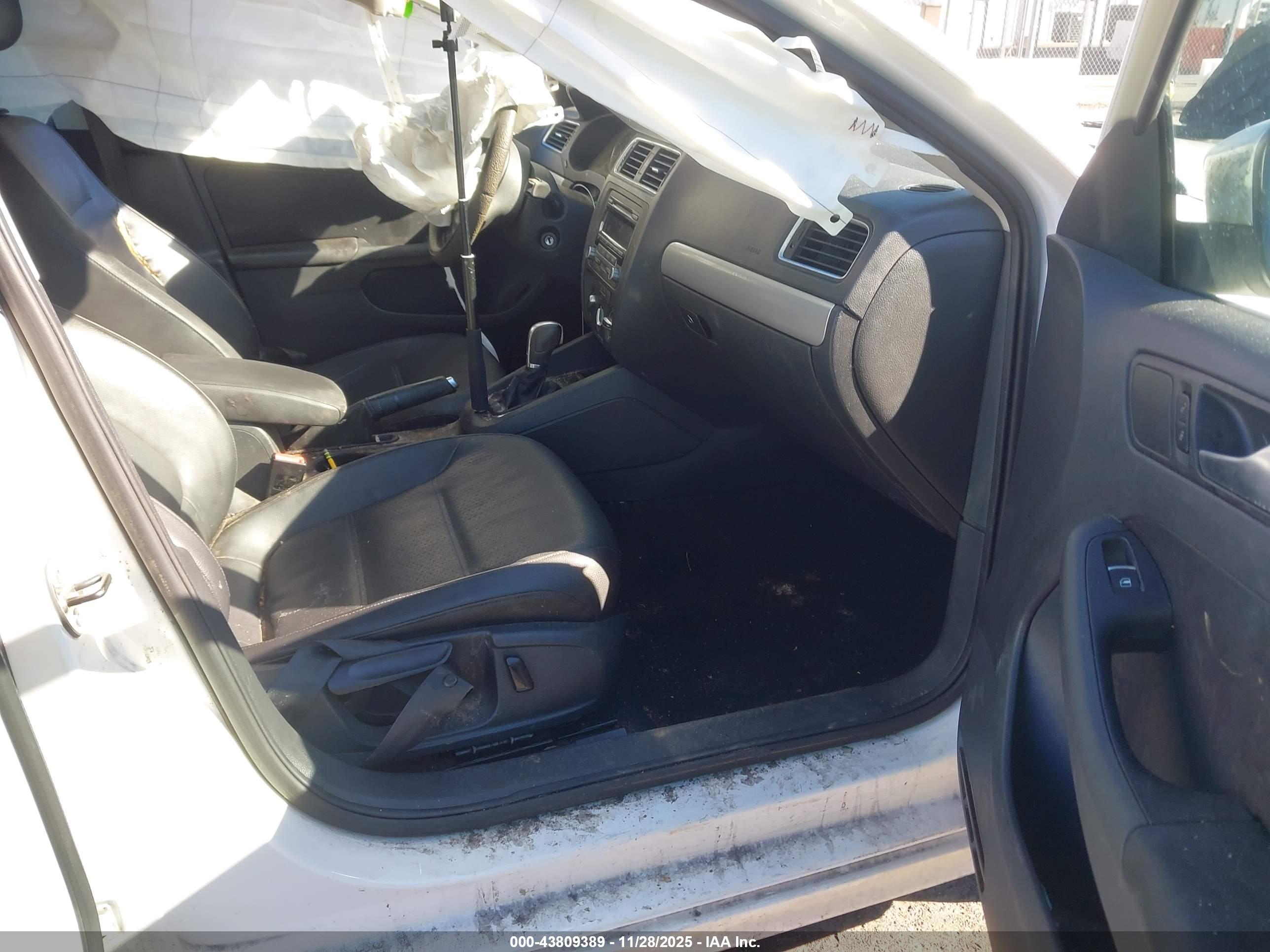 VOLKSWAGEN JETTA image 5