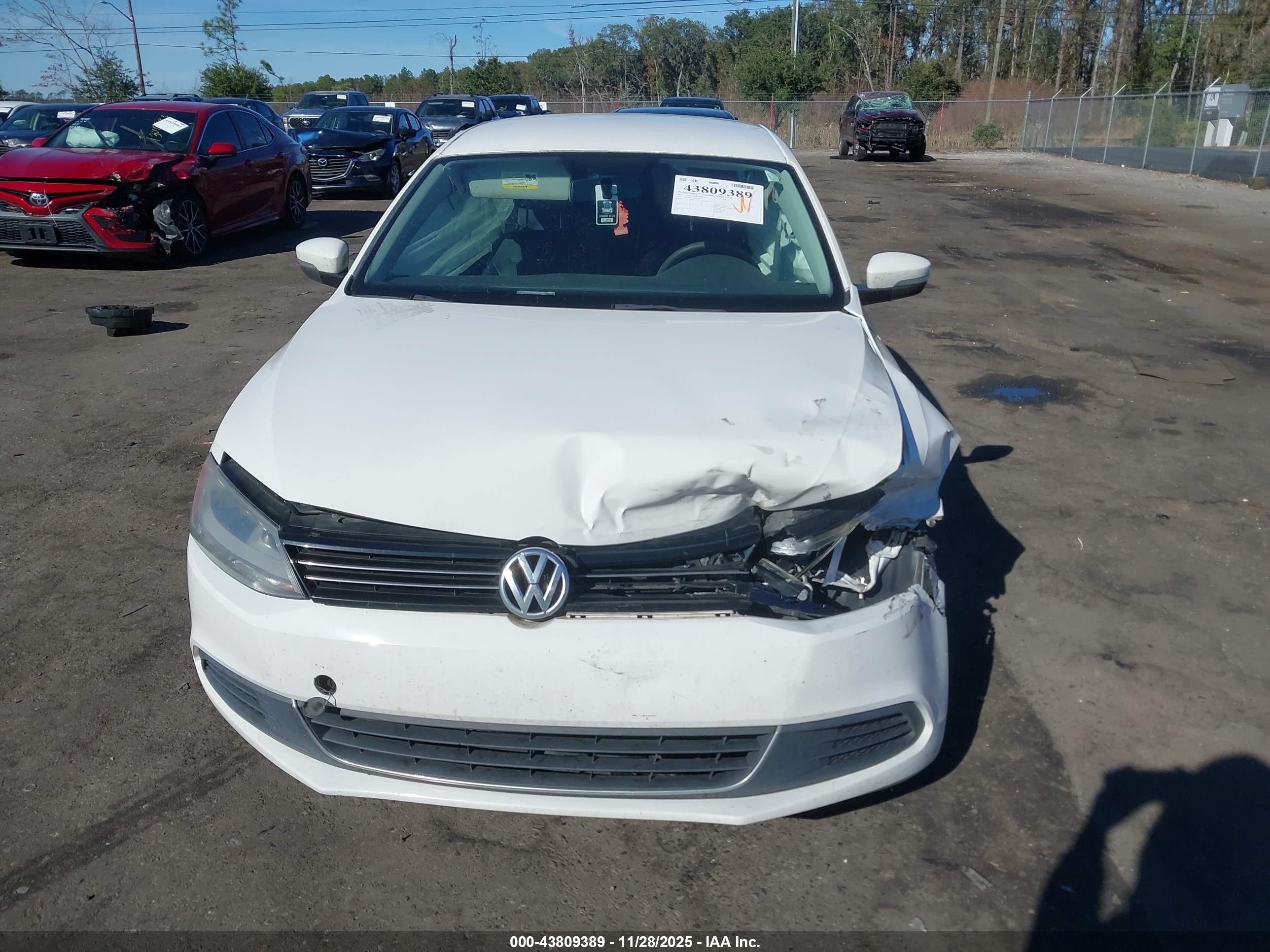 VOLKSWAGEN JETTA image 6