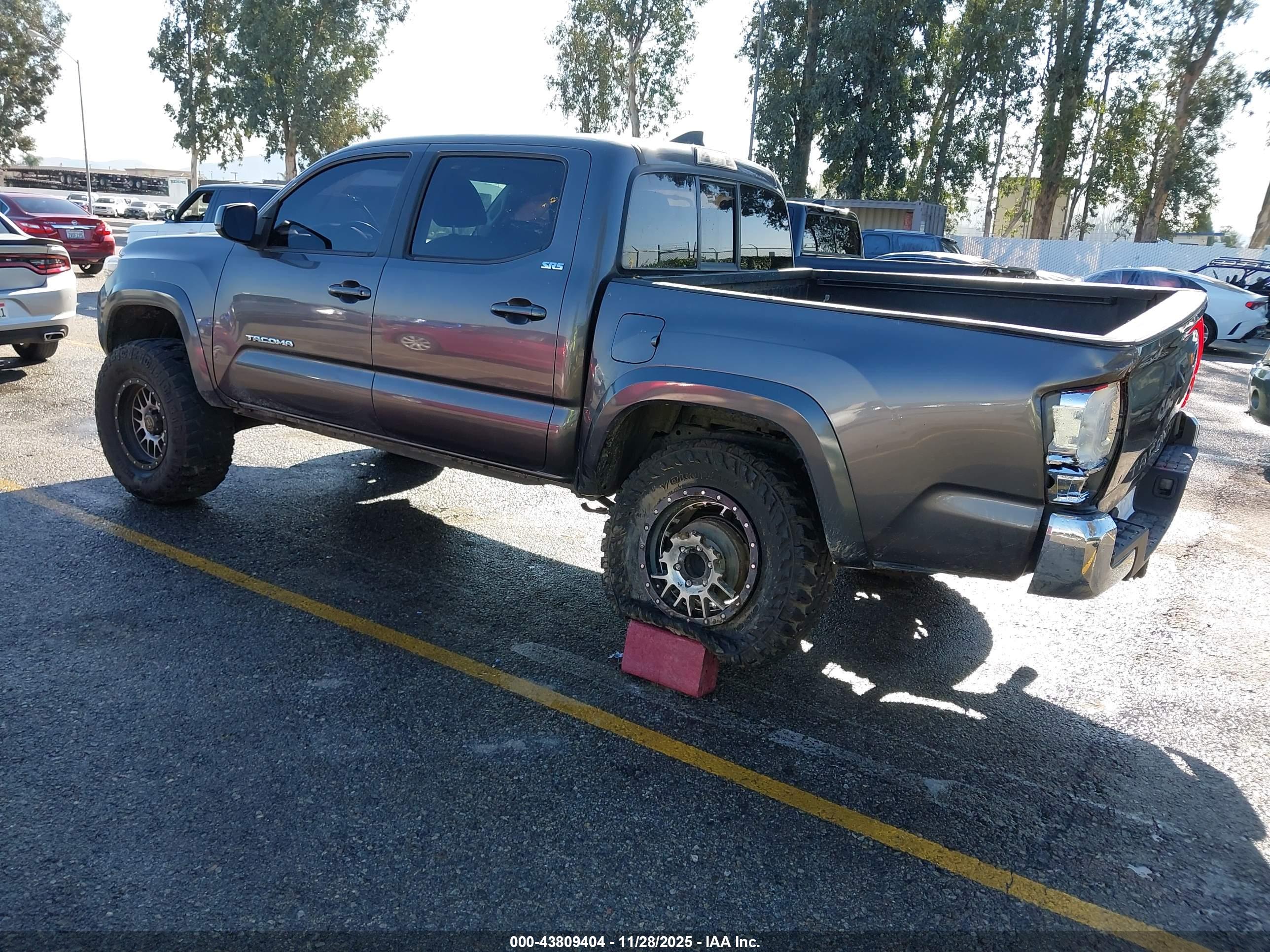 TOYOTA TACOMA image 3