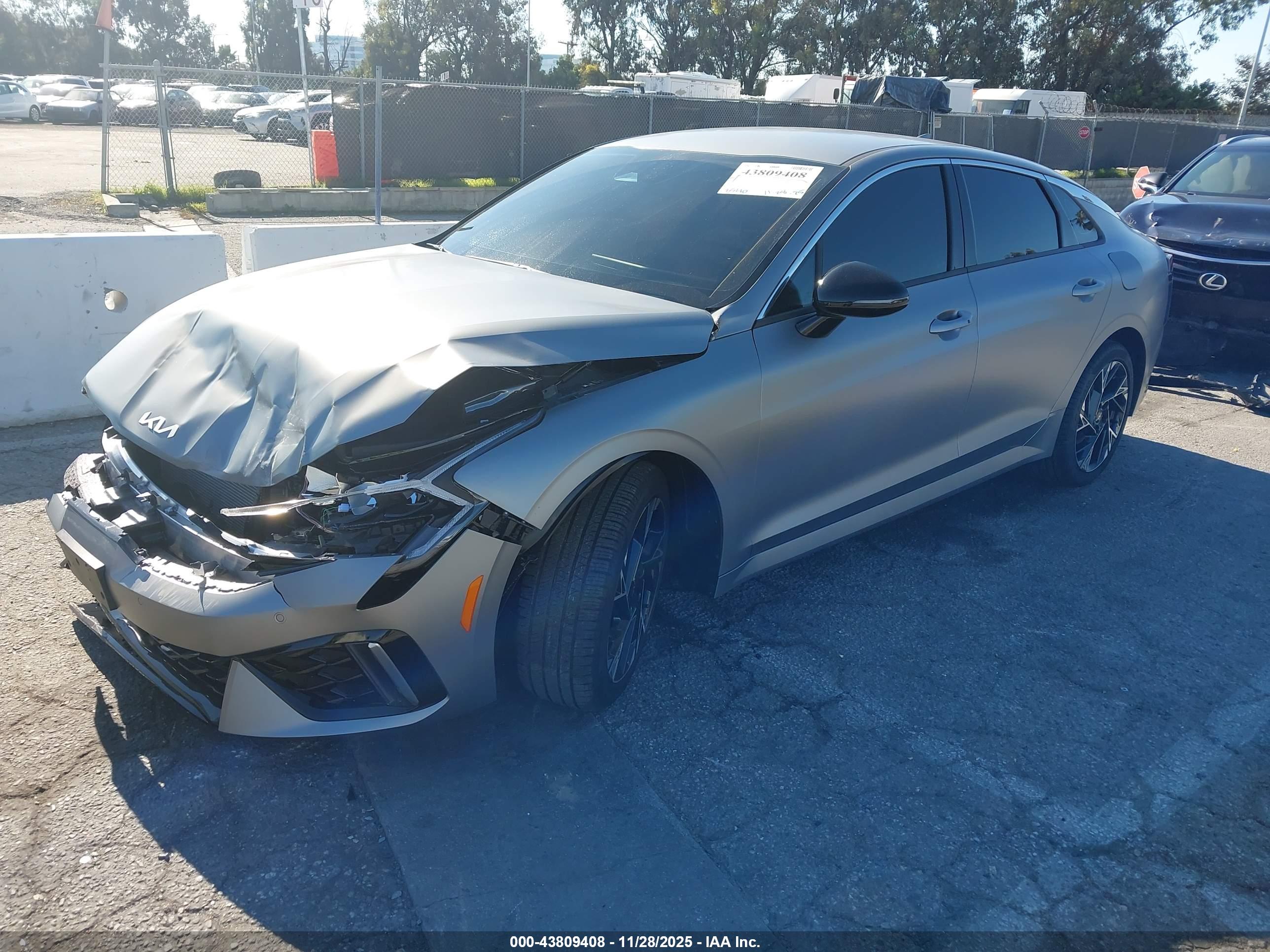 KIA K5 image 2
