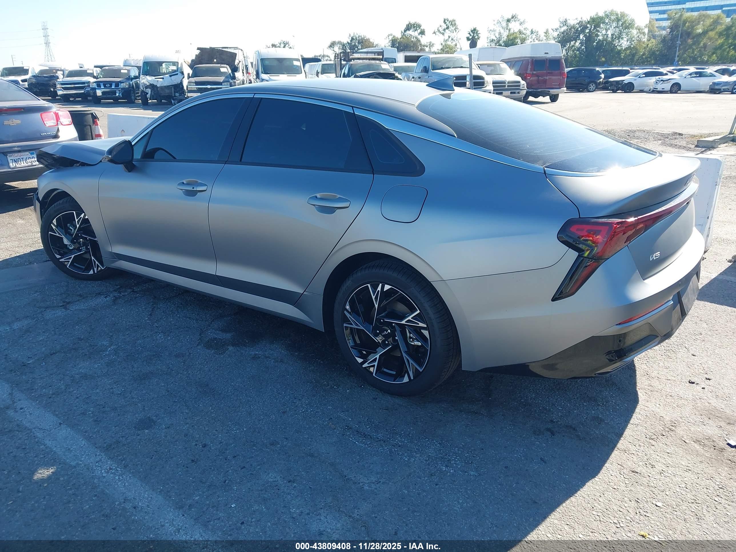 KIA K5 image 3