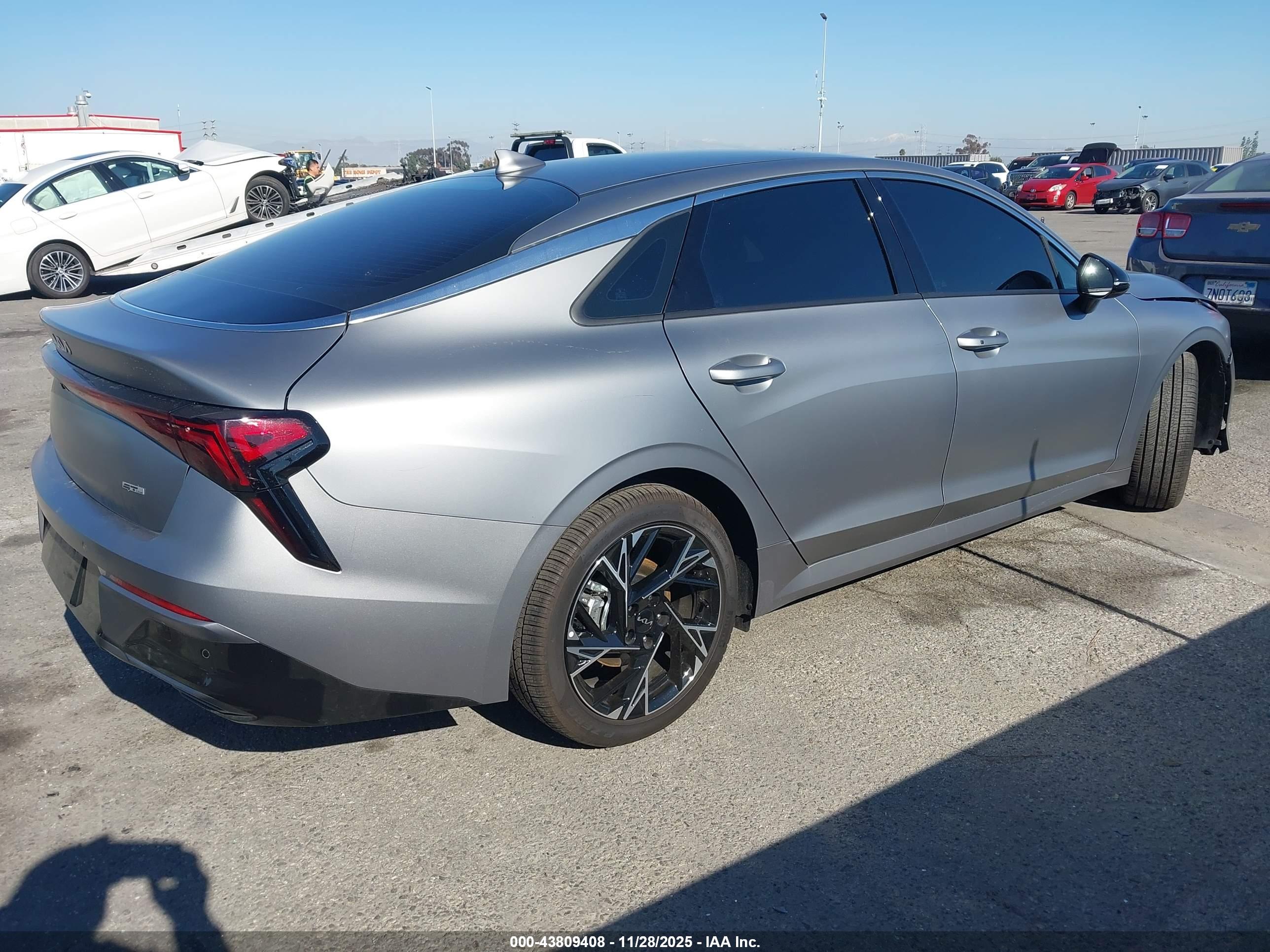 KIA K5 image 4