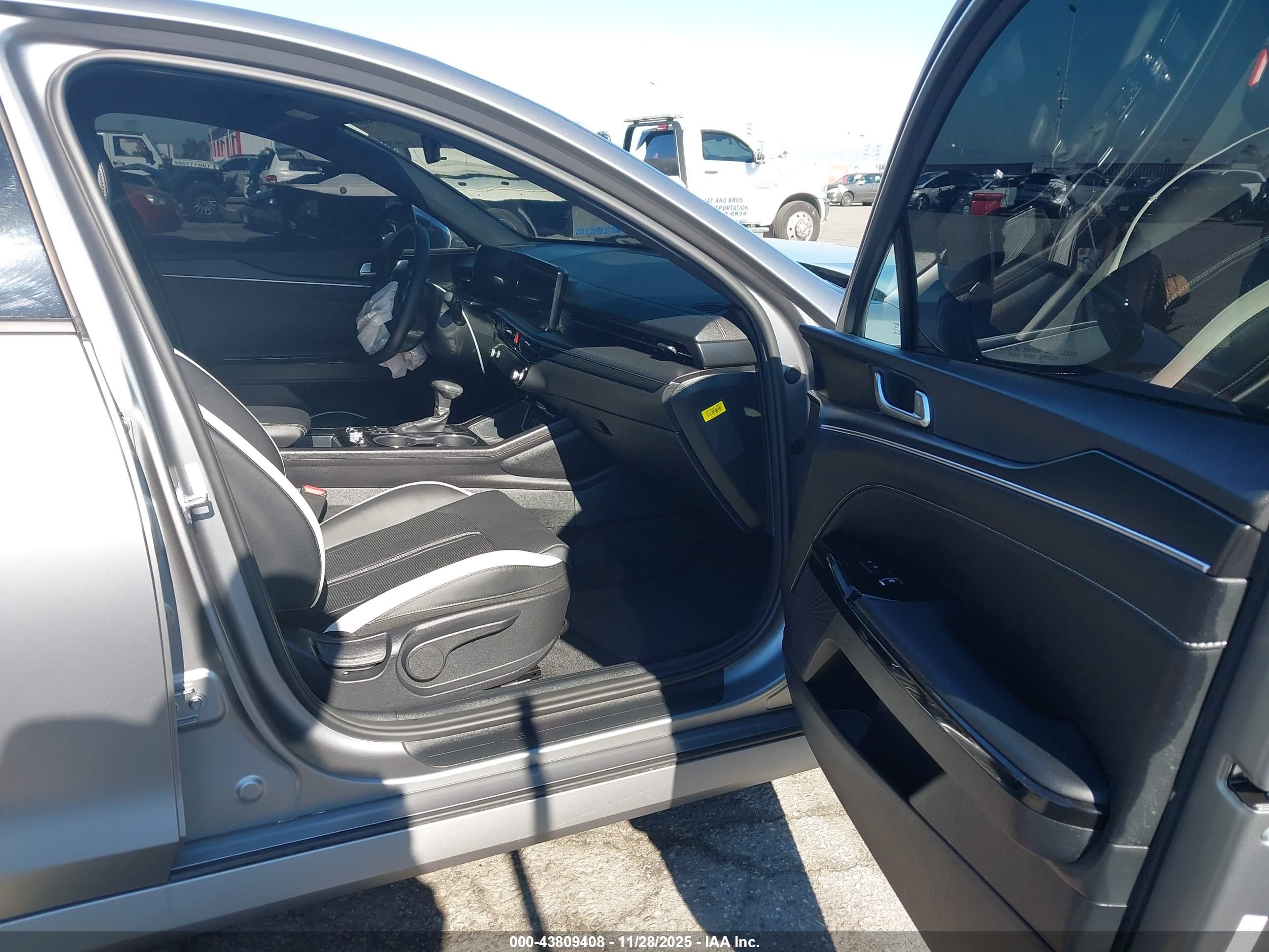KIA K5 image 5