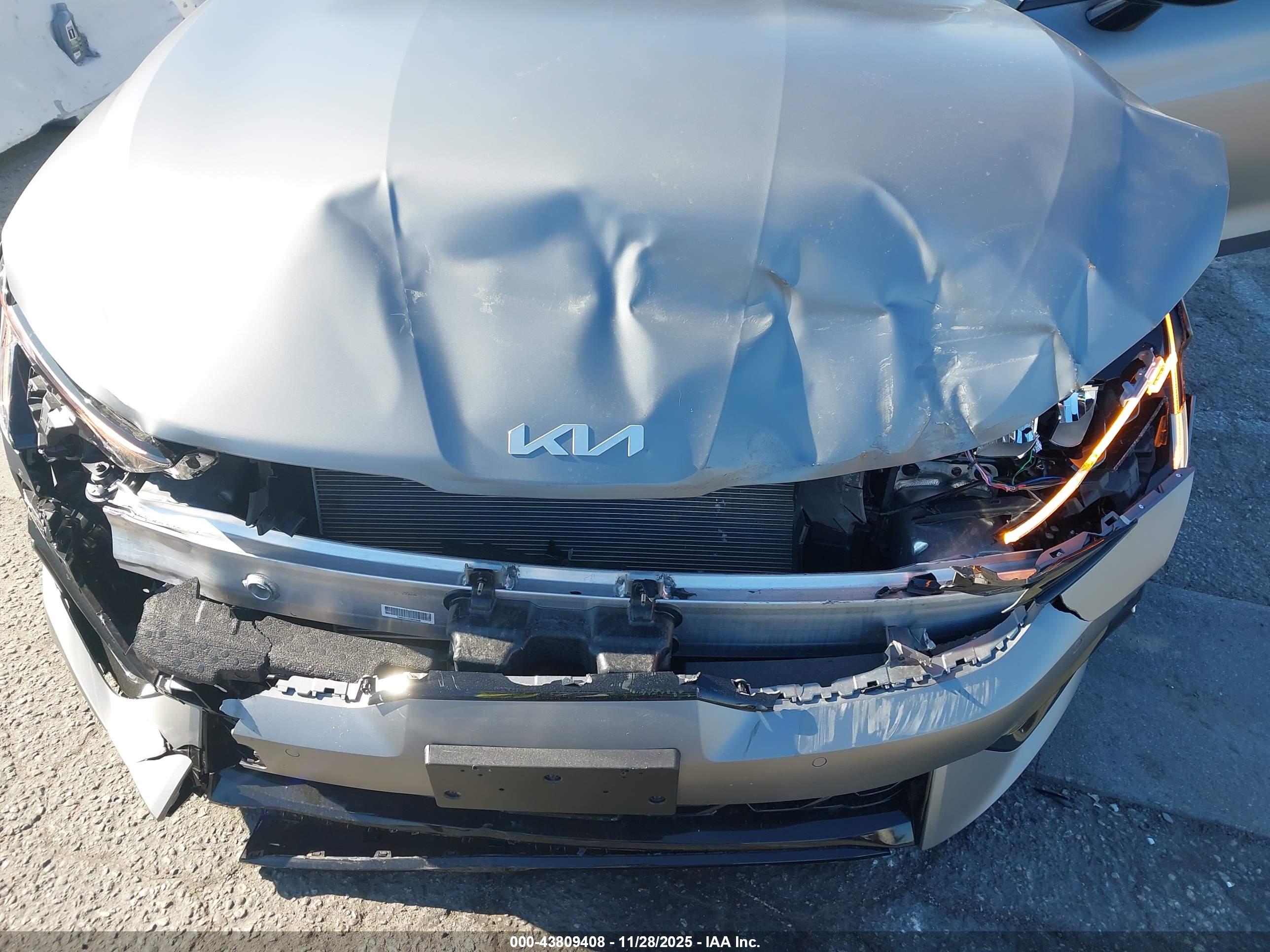 KIA K5 image 6