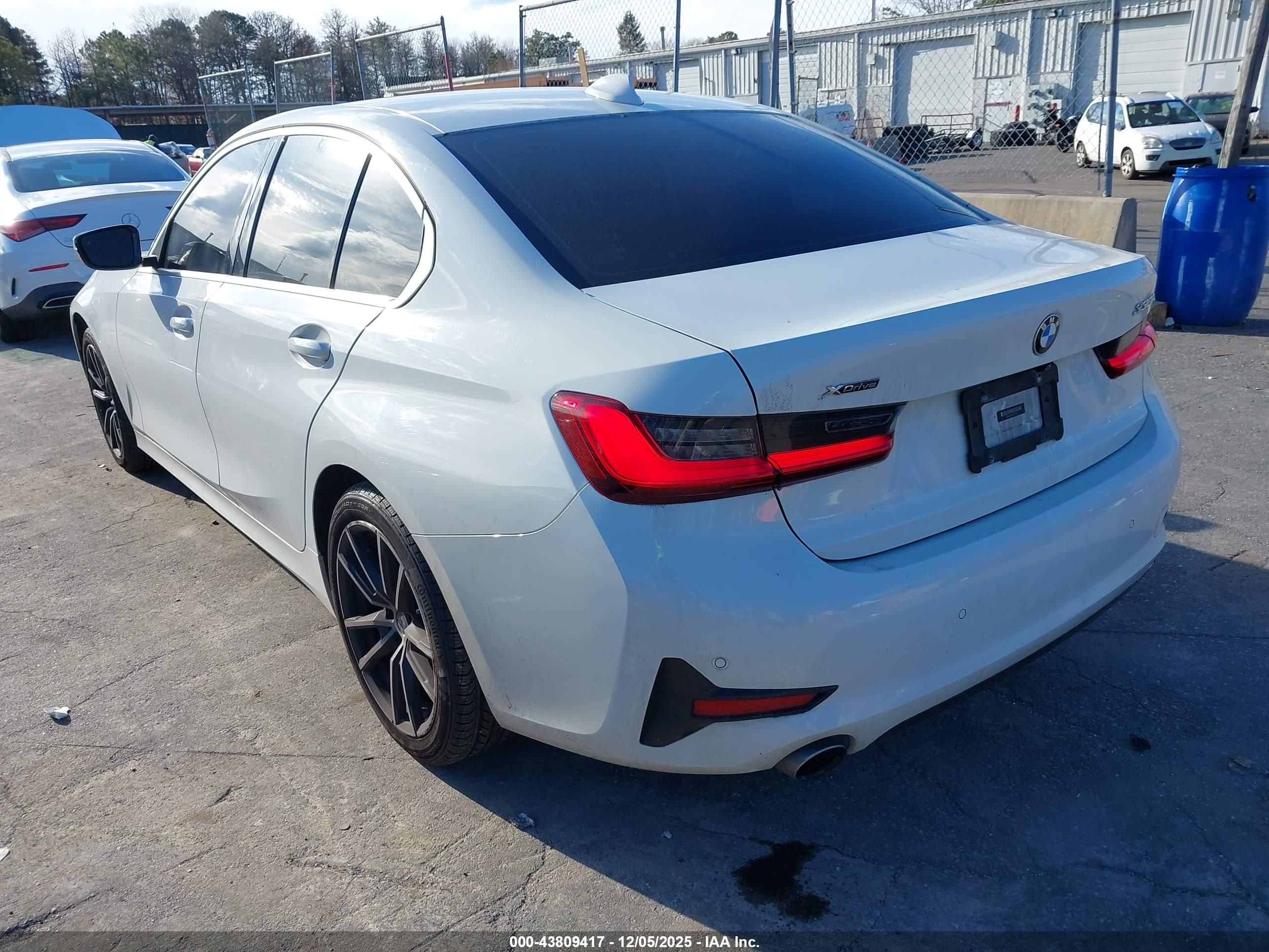 BMW 330I image 3