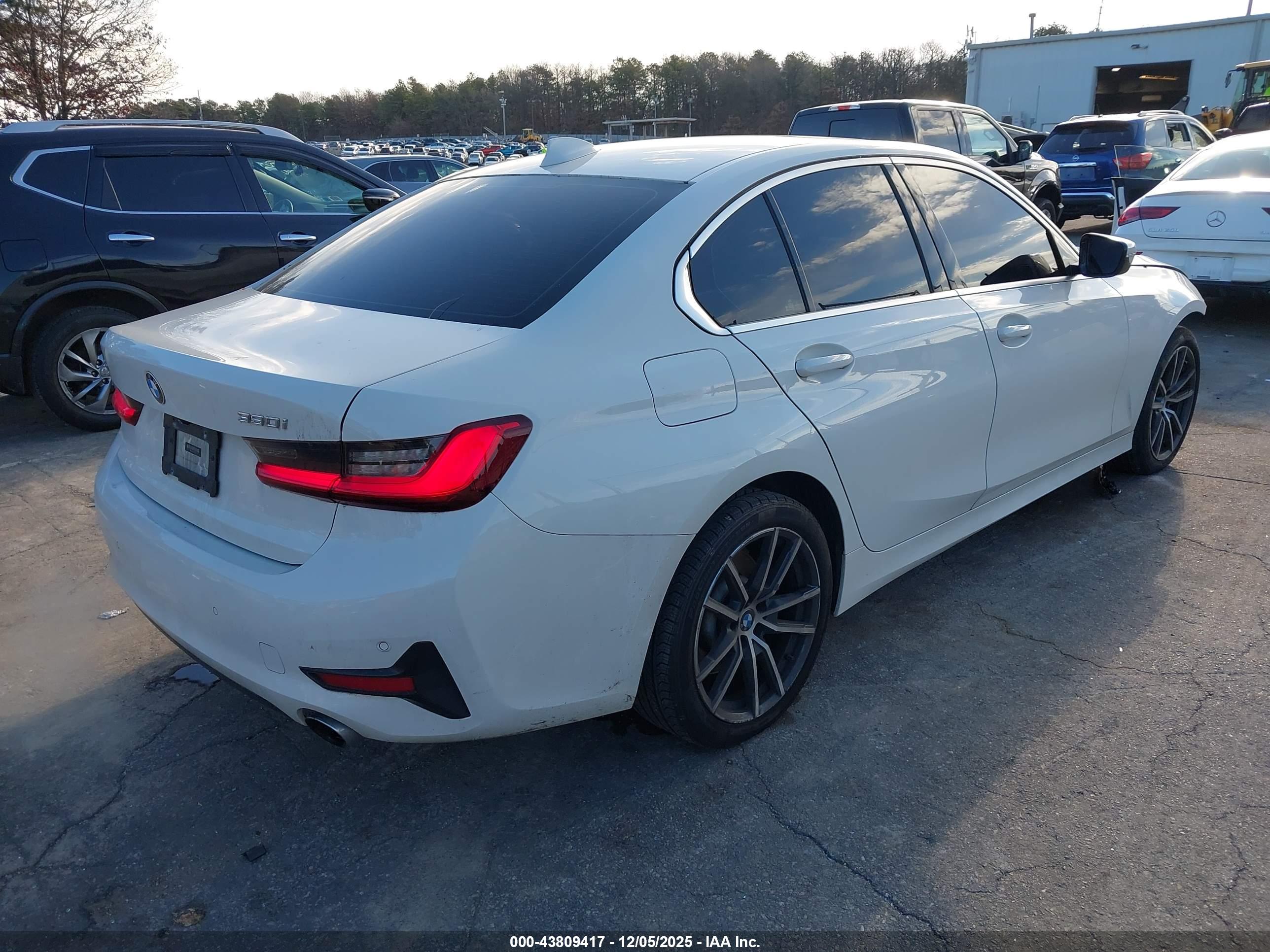 BMW 330I image 4