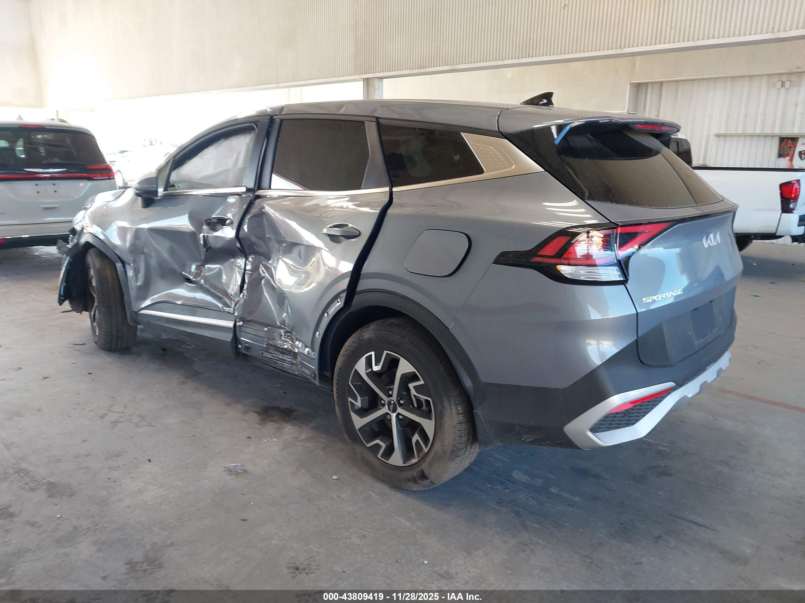 KIA SPORTAGE image 3