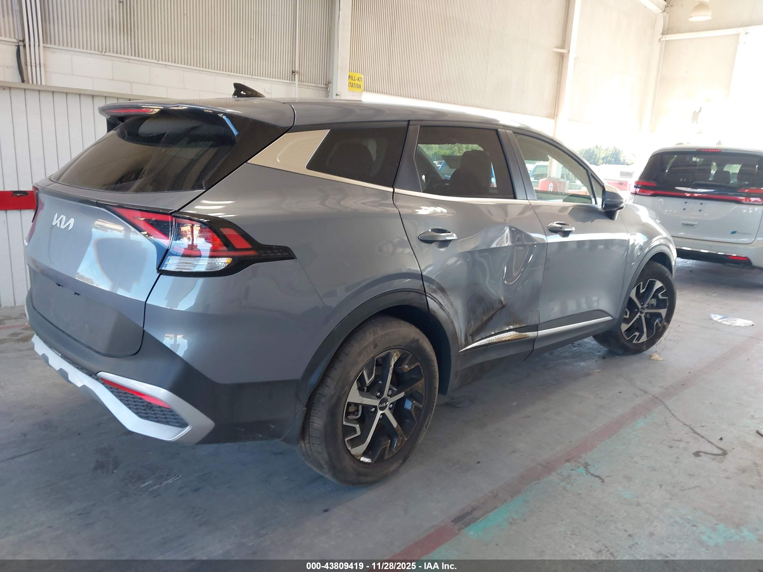 KIA SPORTAGE image 4
