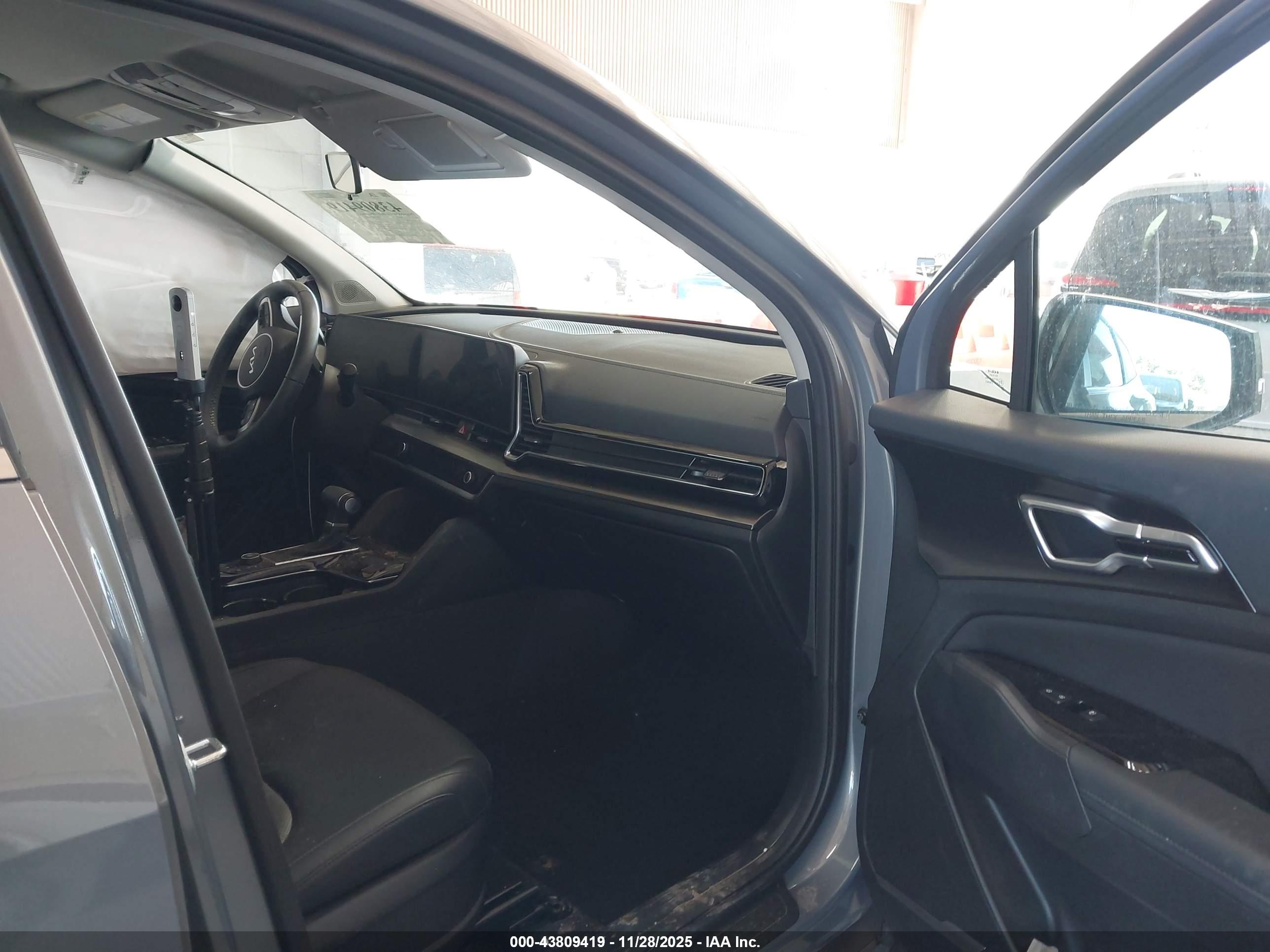 KIA SPORTAGE image 5