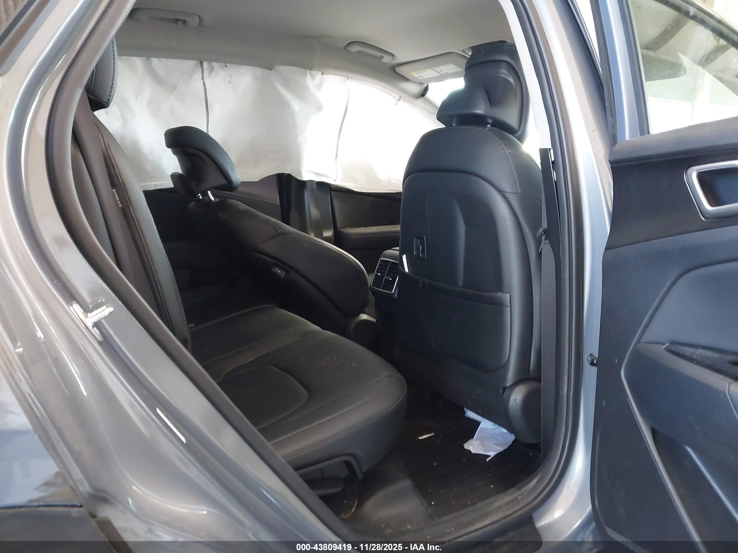 KIA SPORTAGE image 8