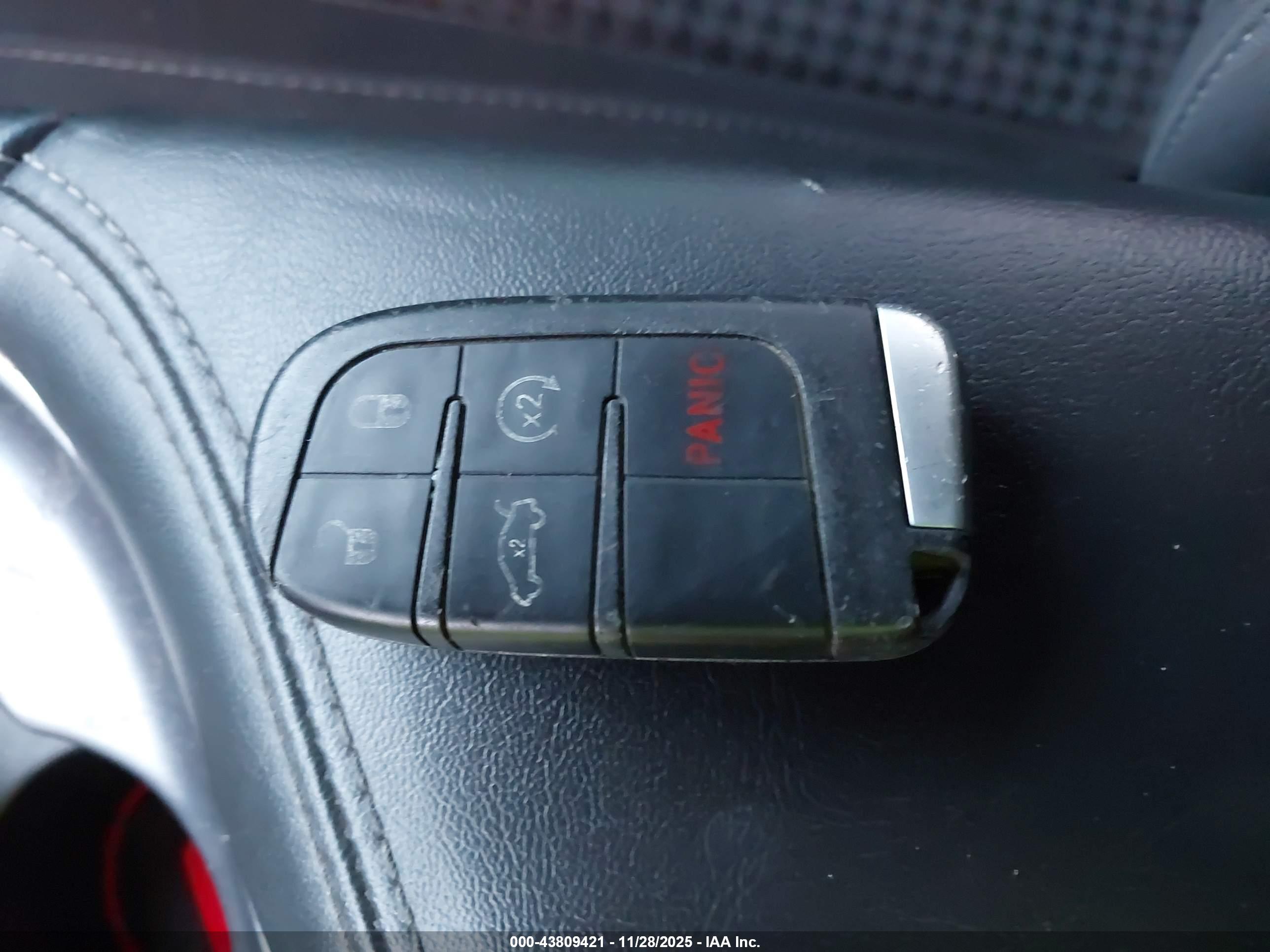 DODGE CHALLENGER image 11